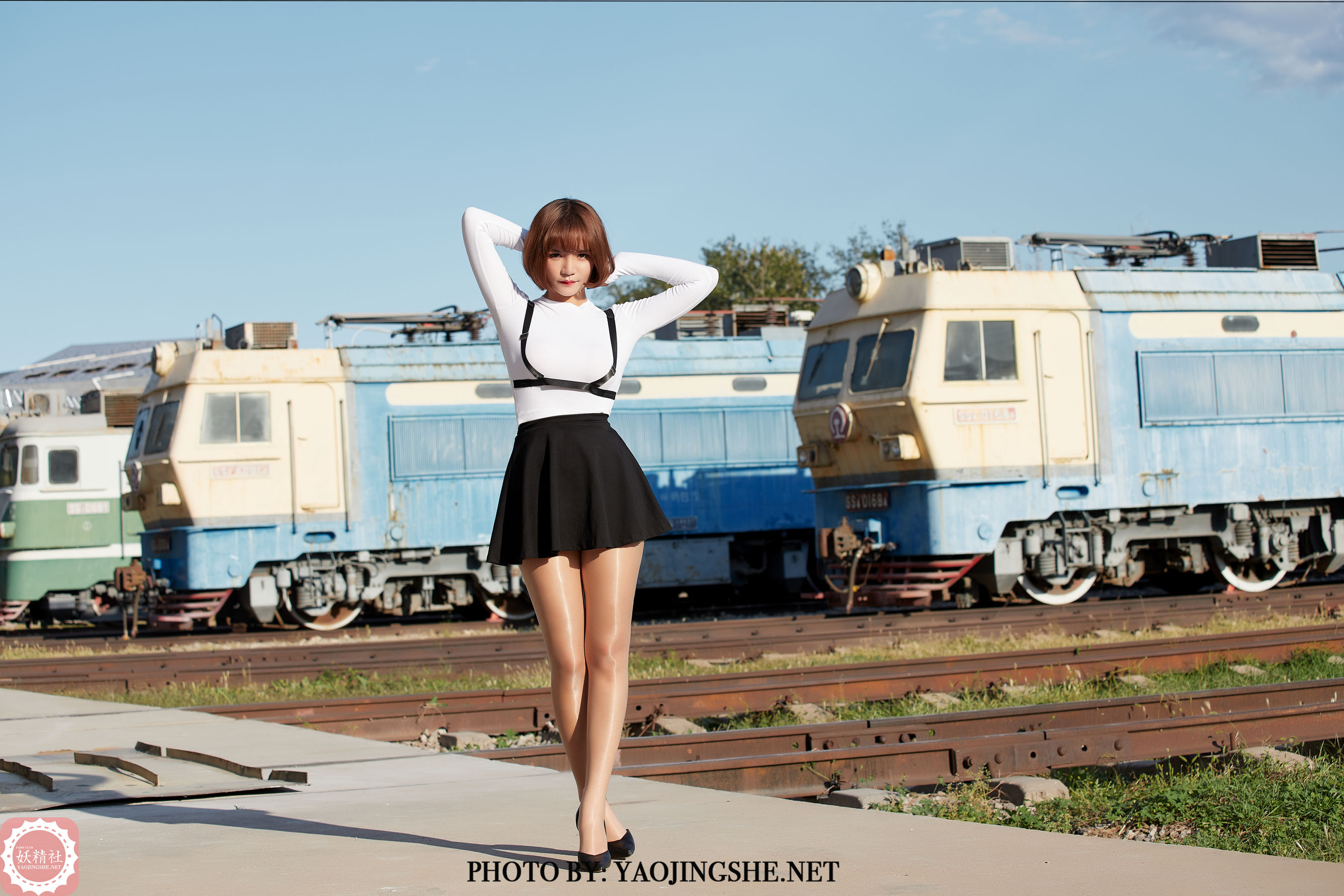 T2042 唐飞飞 逆光车站-图2