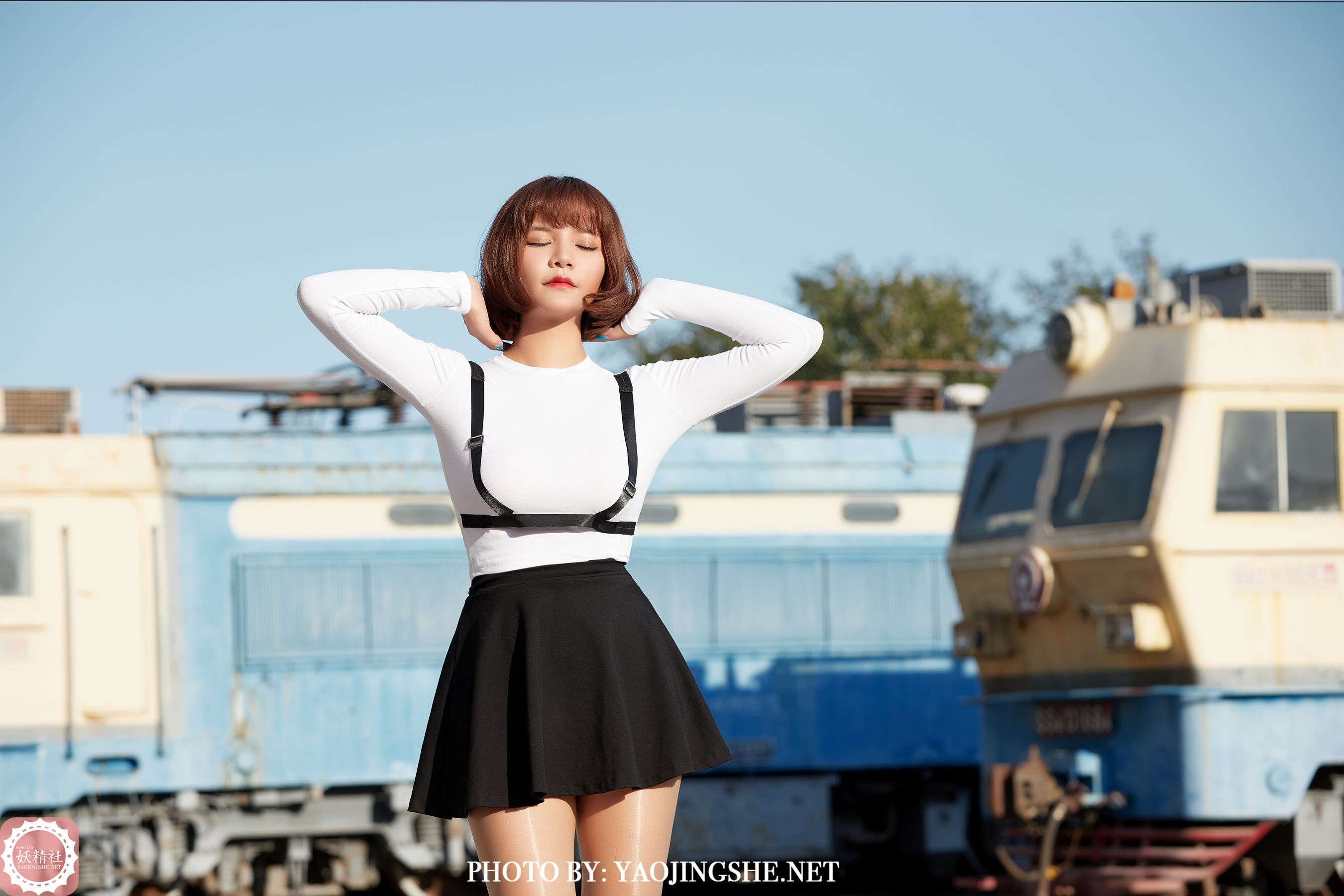 T2042 唐飞飞 逆光车站-图3