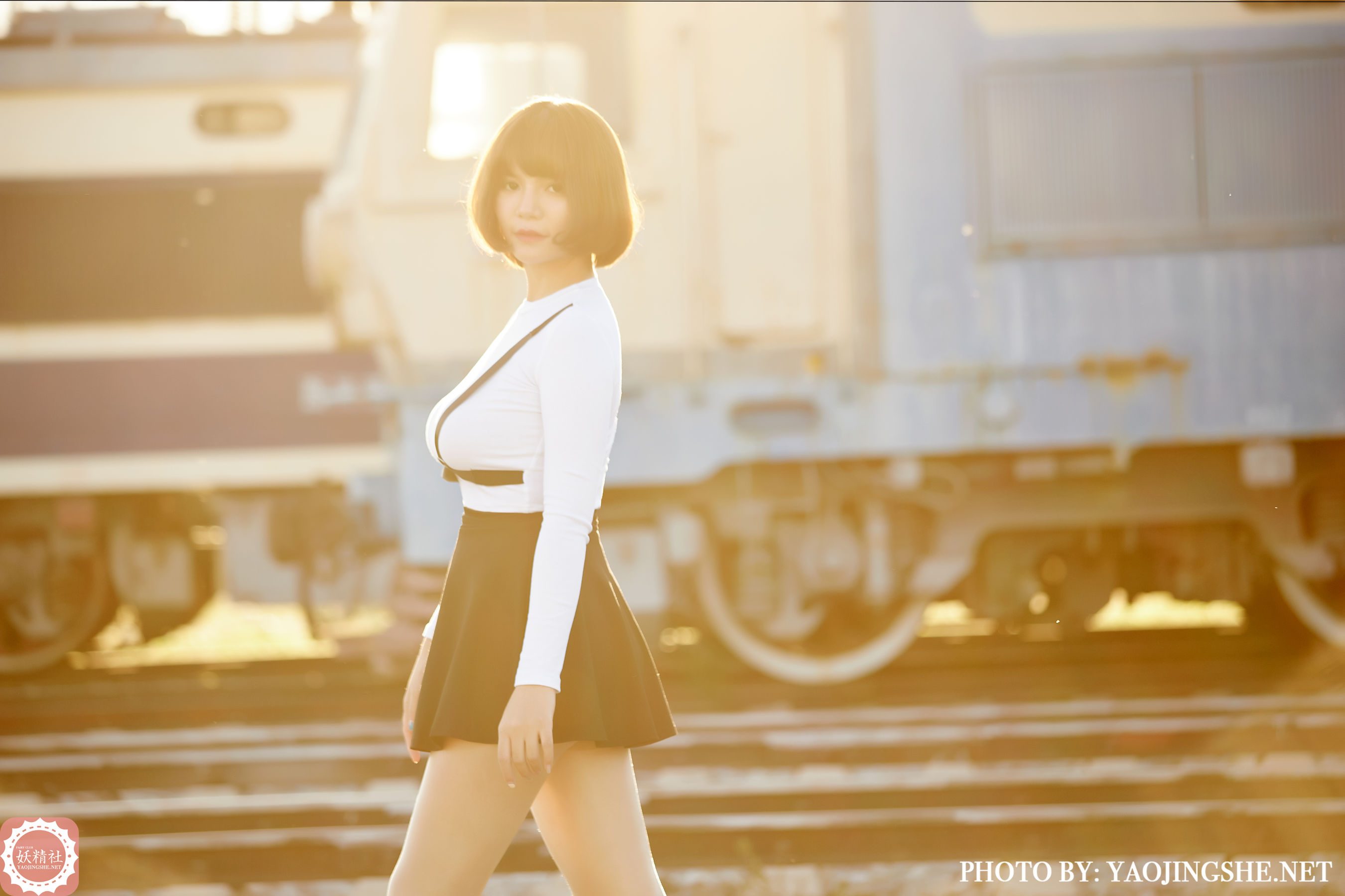 T2042 唐飞飞 逆光车站-图49