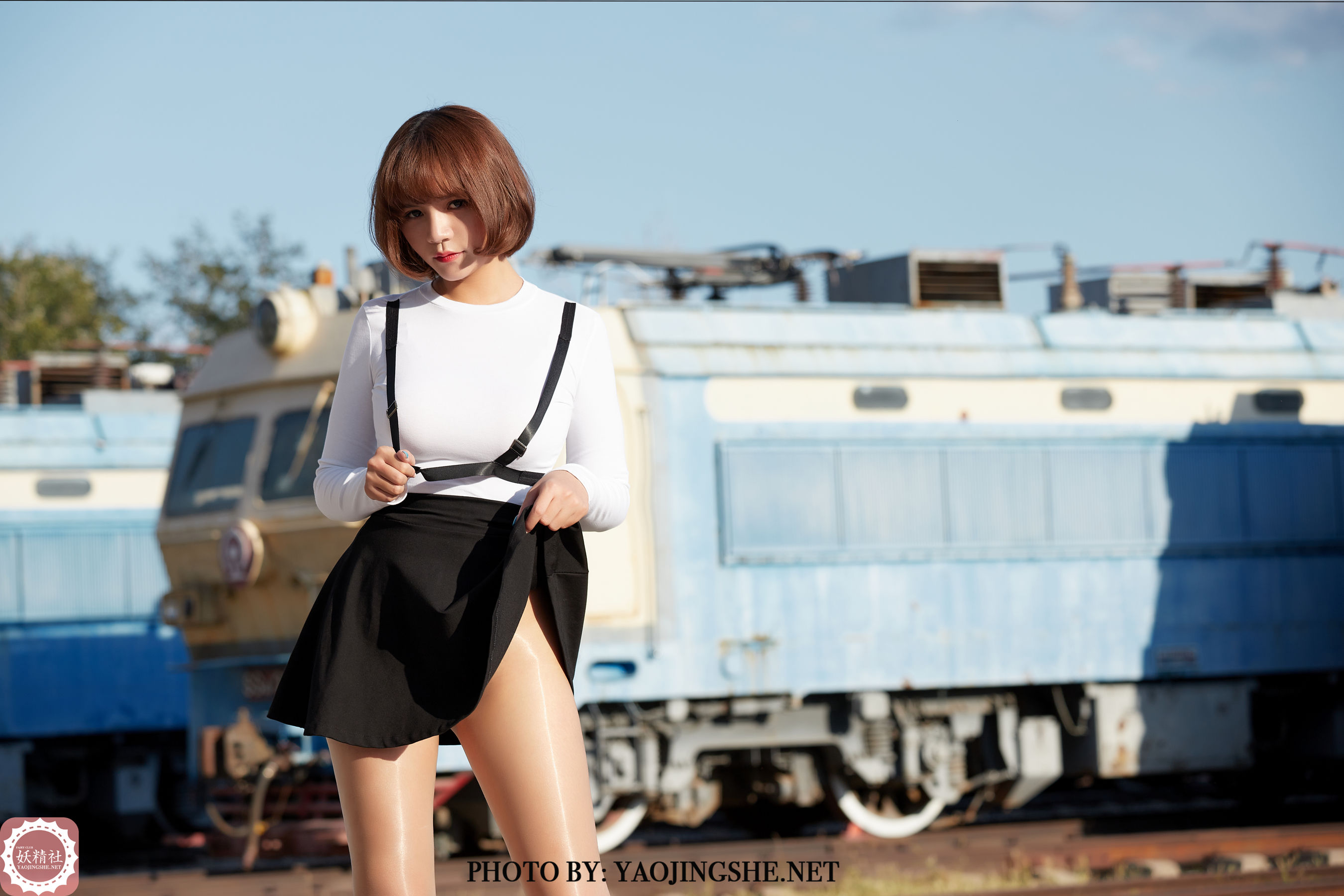 T2042 唐飞飞 逆光车站-图6