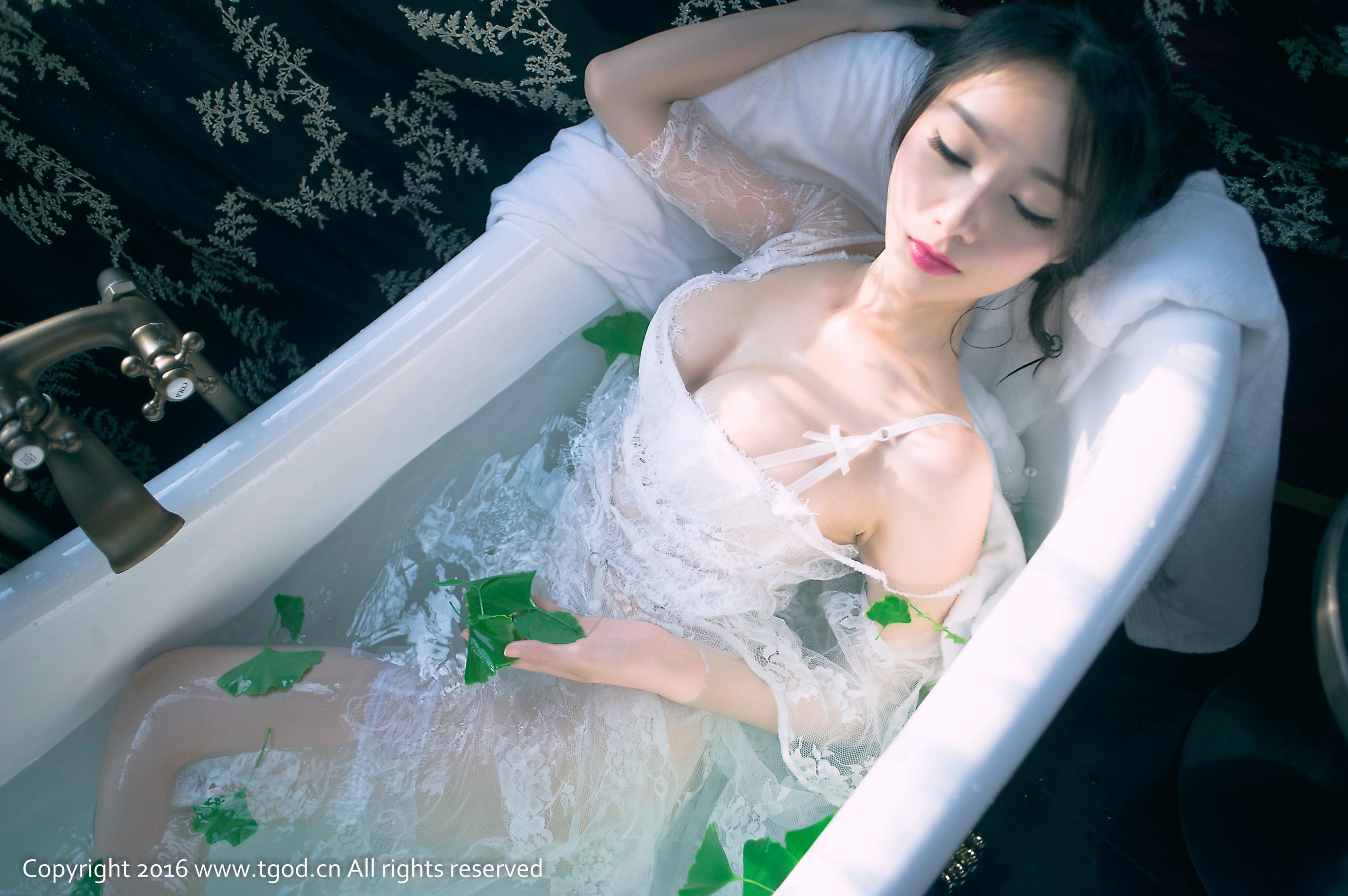 展如《蕾丝浴缸 丝袜诱惑》-图30