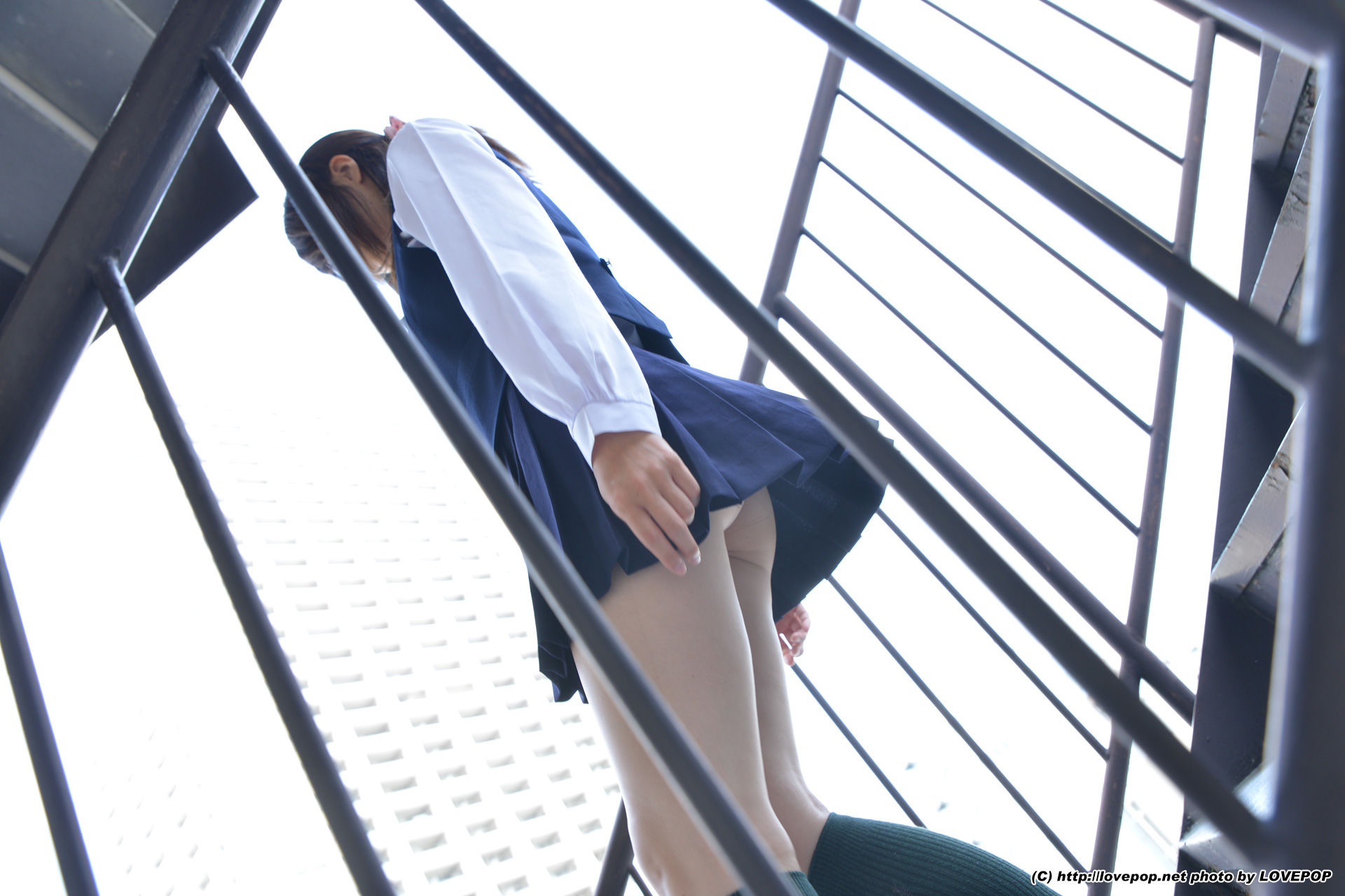 Yamaguchi Ayaka 山口彩加 Stairway Voyeur T-back! ! Uniform vest - PPV-图2