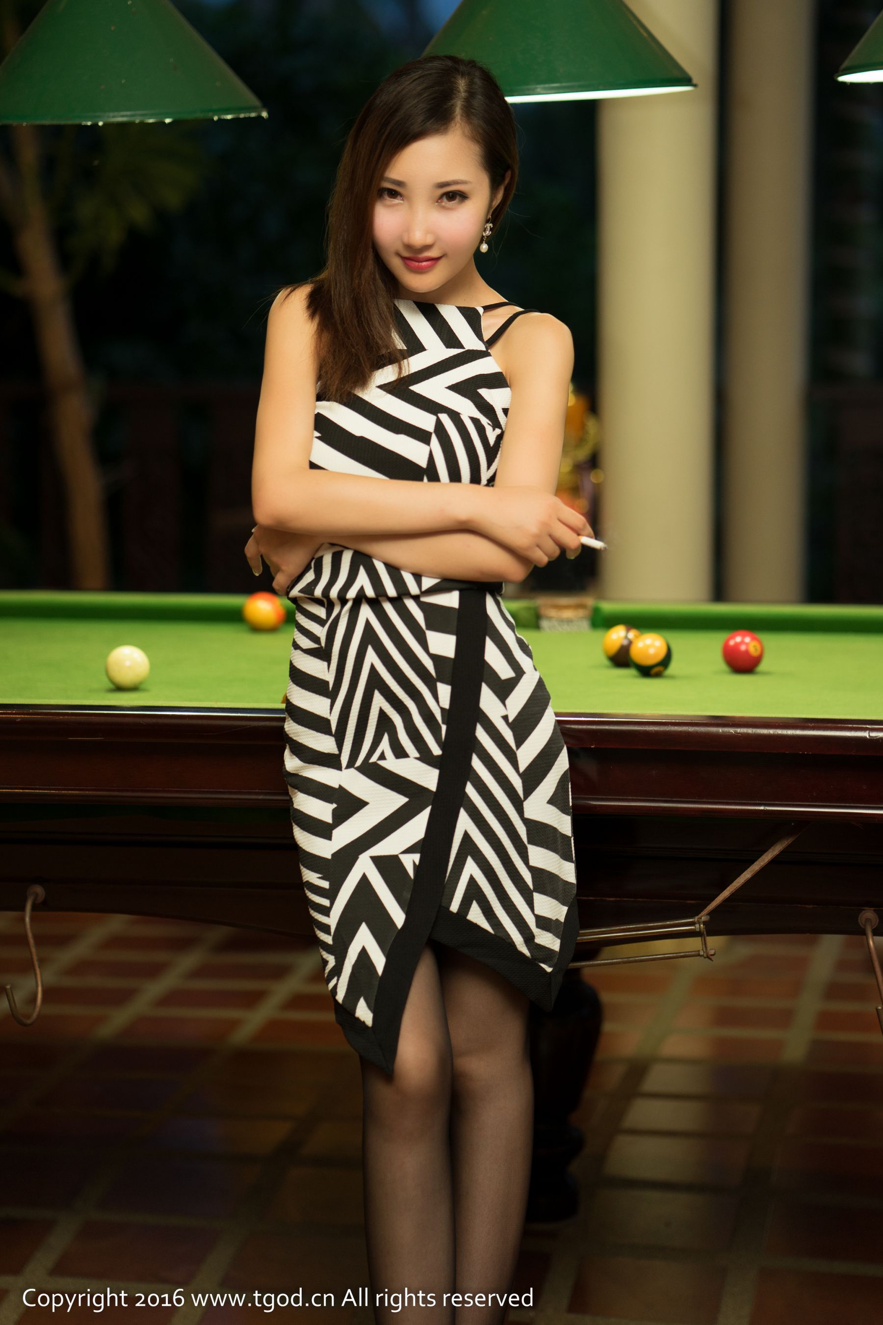 尤美Yumi《黑丝美腿+短裙魅惑》-图14
