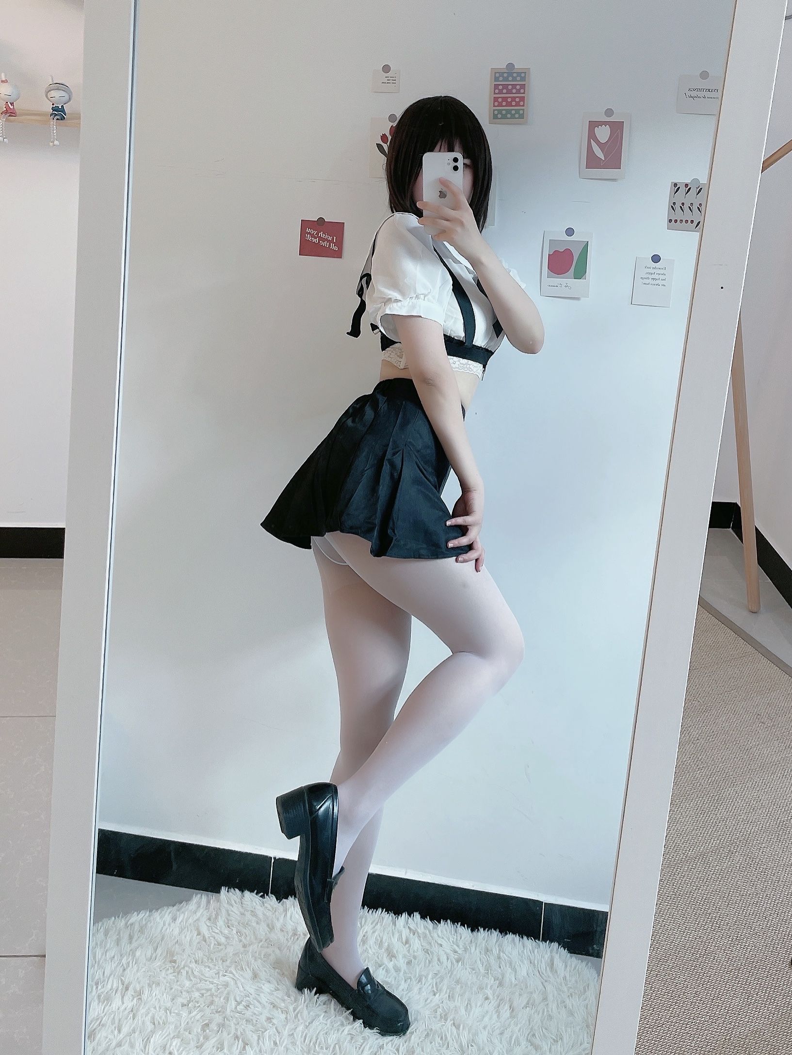 动漫博主田璐璐 - 白丝短裙-图0