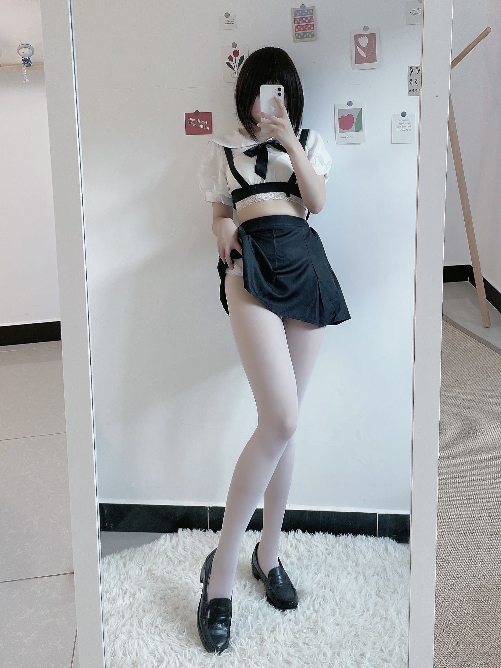 动漫博主田璐璐 - 白丝短裙-图1