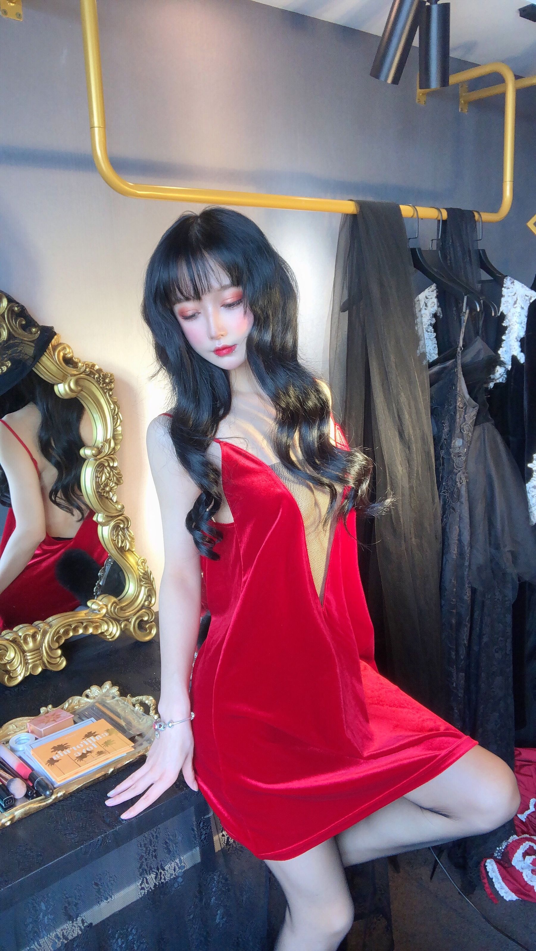 动漫博主阿包也是兔娘 - 红丝绒睡衣-图15