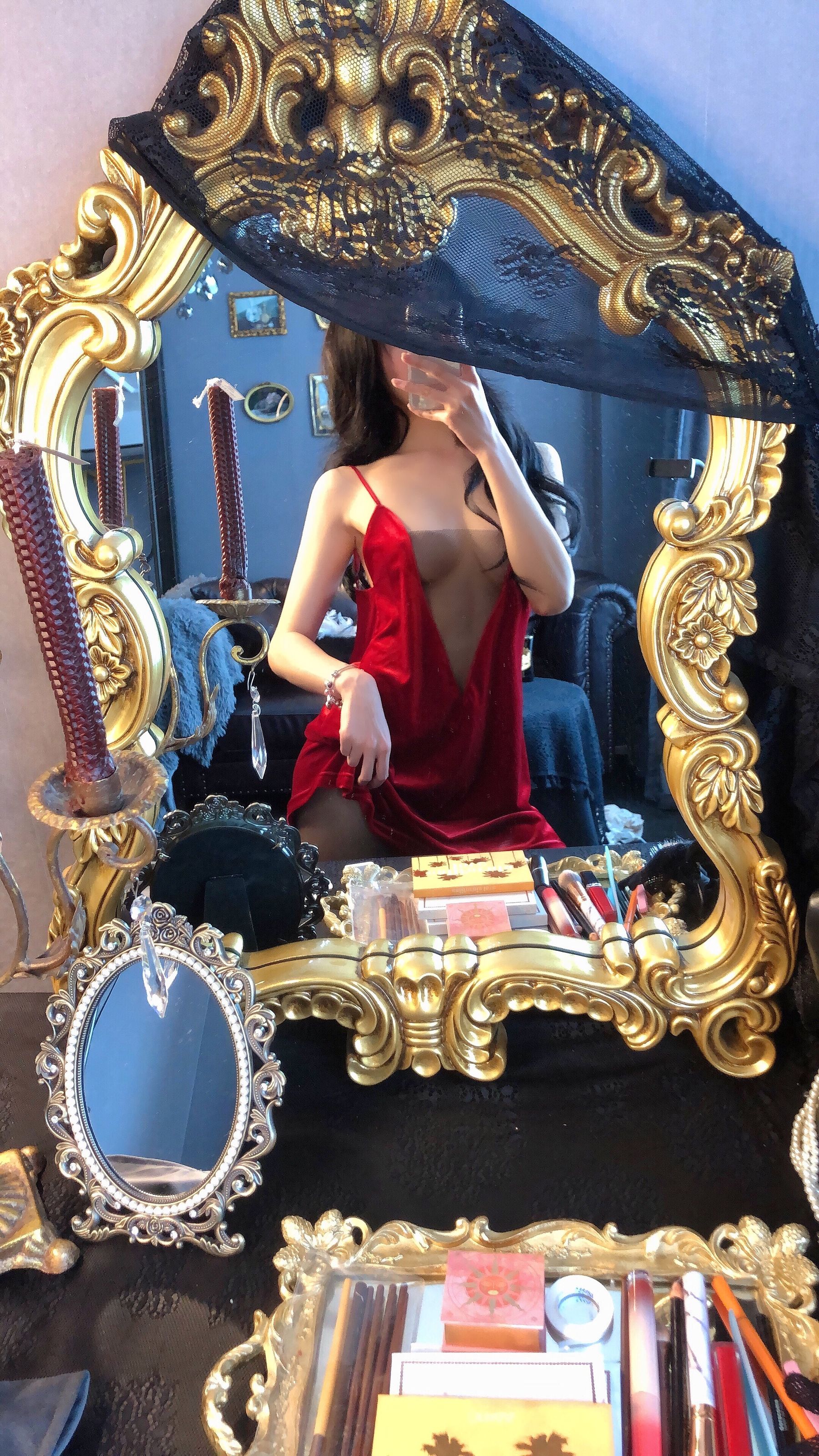 动漫博主阿包也是兔娘 - 红丝绒睡衣-图1