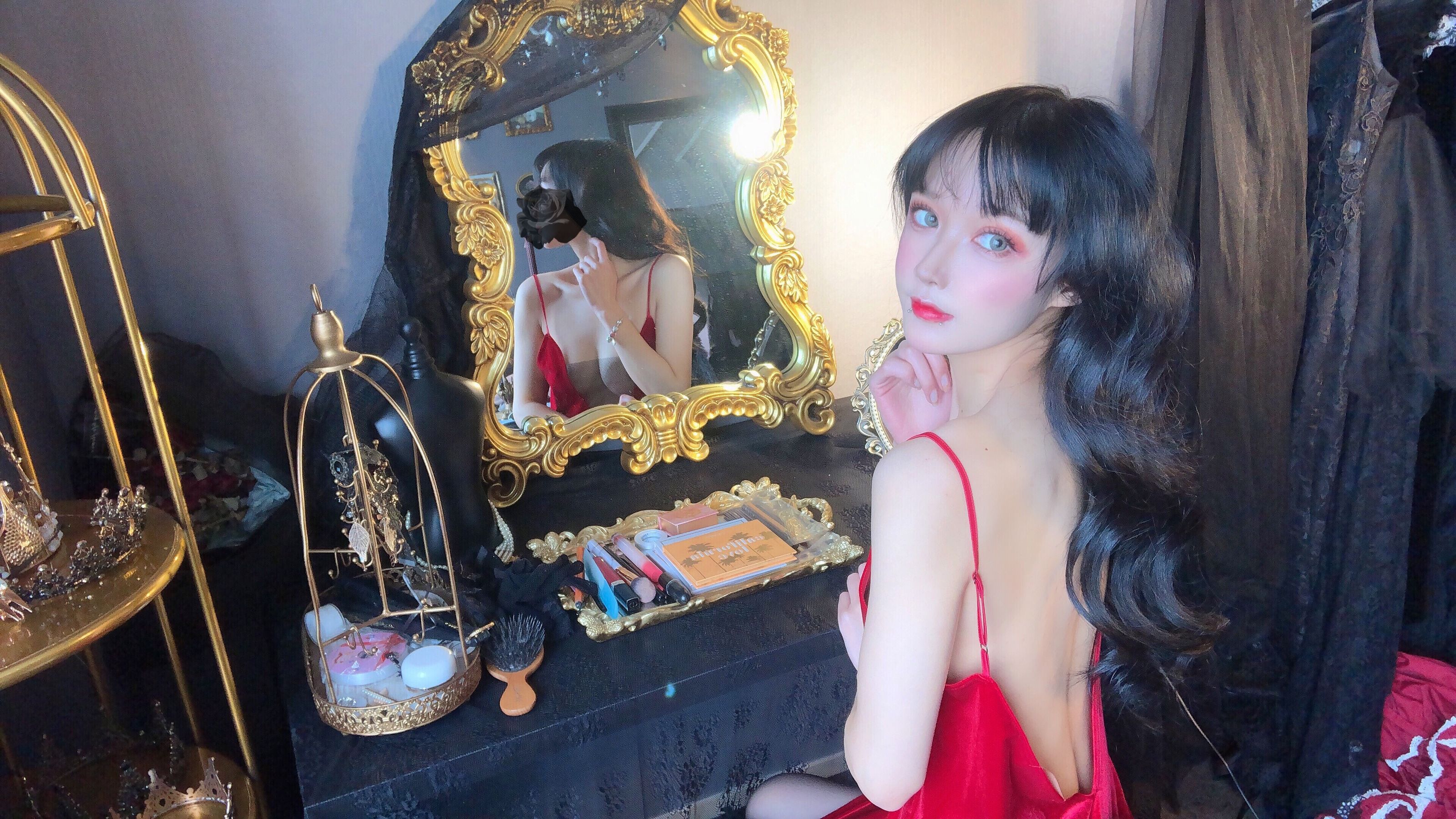 动漫博主阿包也是兔娘 - 红丝绒睡衣-图4