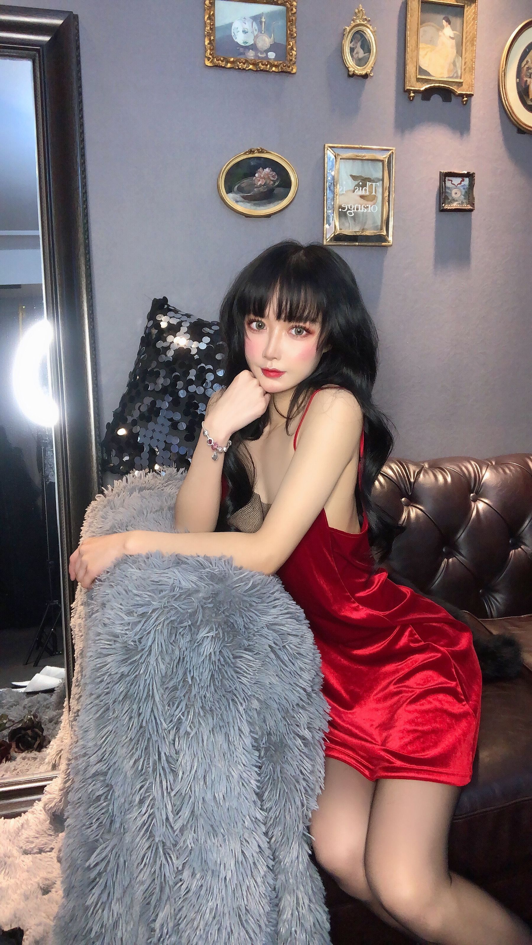 动漫博主阿包也是兔娘 - 红丝绒睡衣-图7