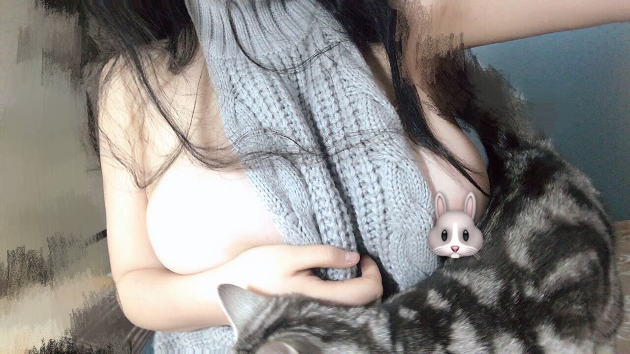 奶兔biubiu - 灰色毛衣-图2