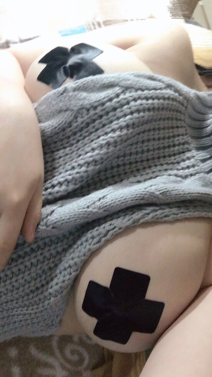 奶兔biubiu - 灰色毛衣-图4