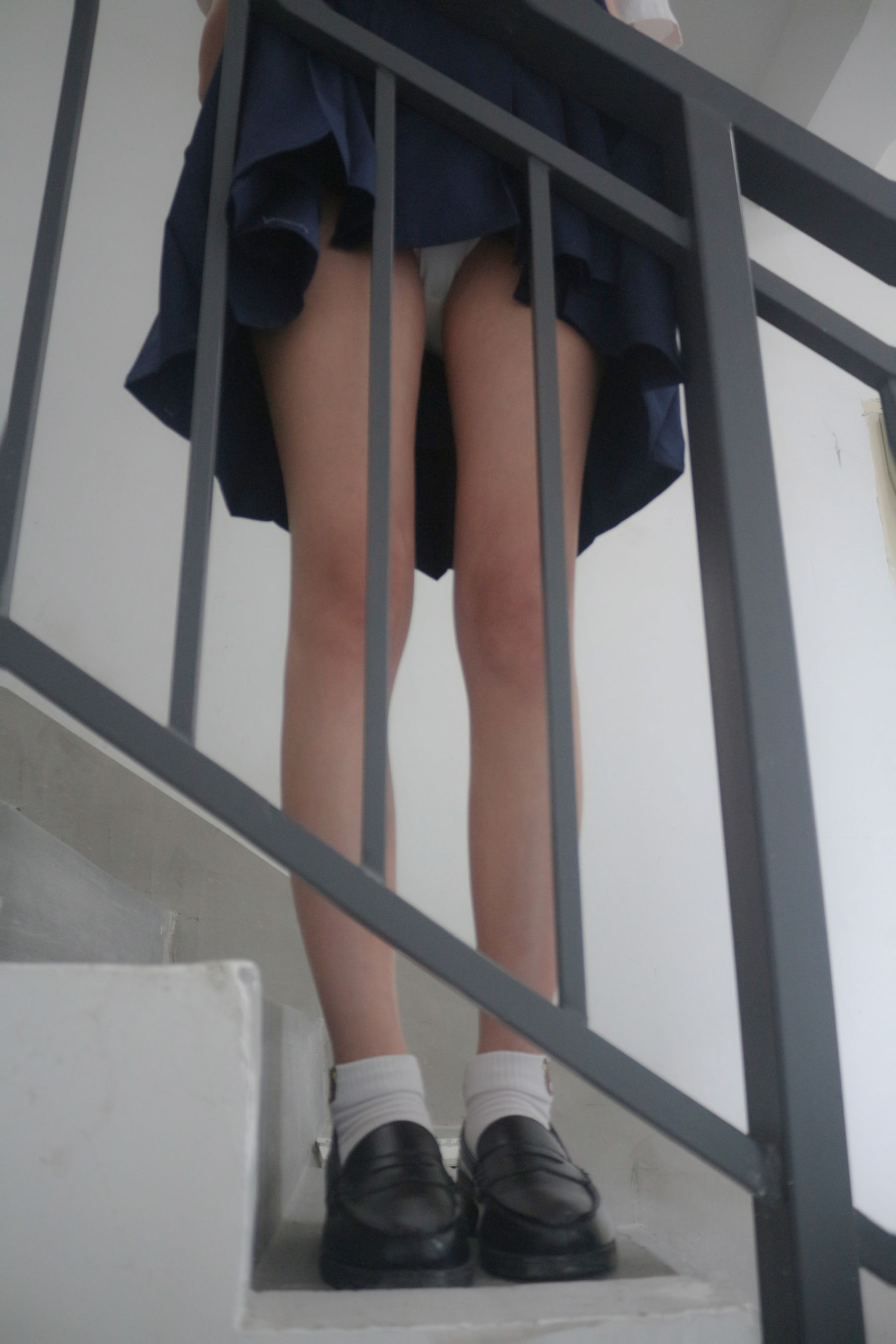 是暖暖呀 - 楼道阳光-图1