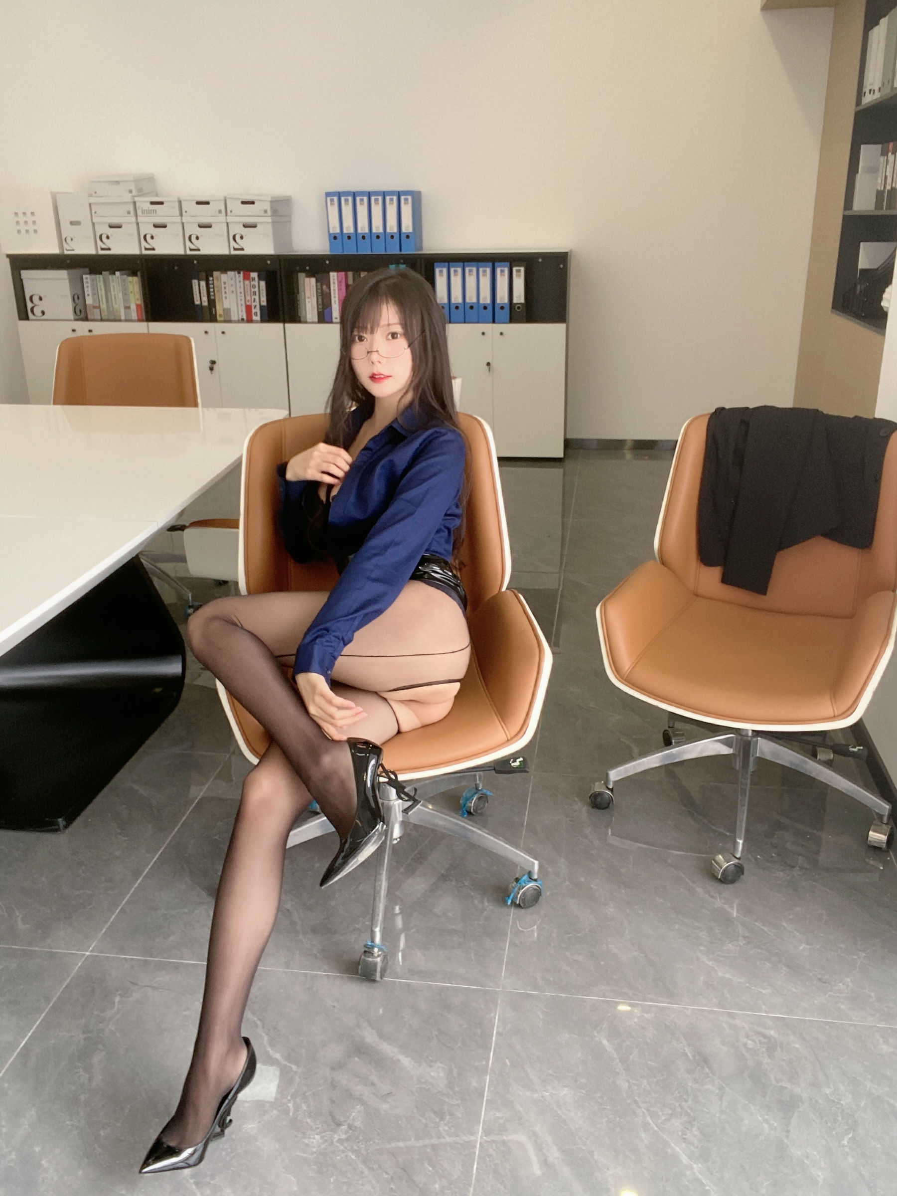 香草喵露露写真 - 小露乱撞 会议室ol自拍-图22
