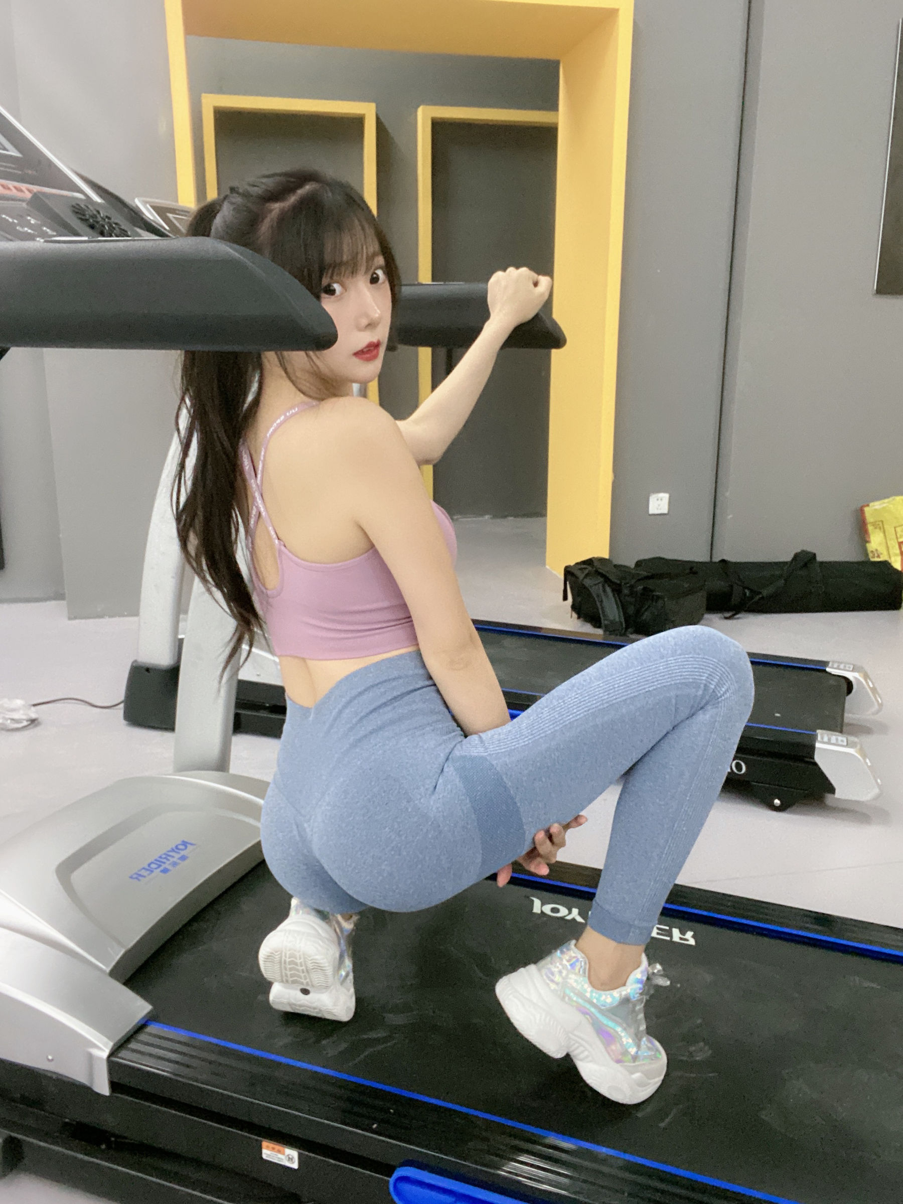 香草喵露露写真 - 小露乱撞 瑜伽服自拍-图2