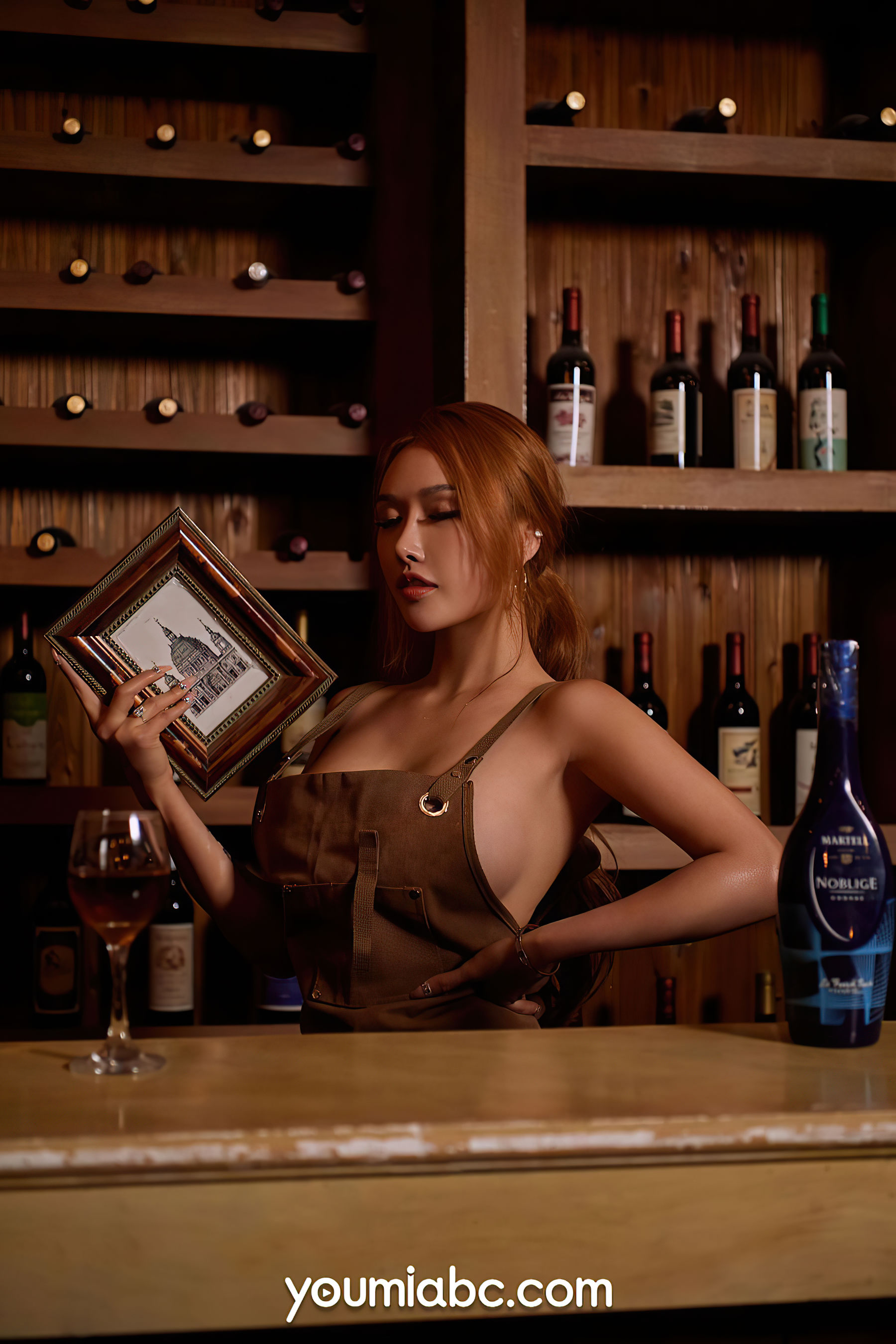 李承美 热辣女酒保-图16
