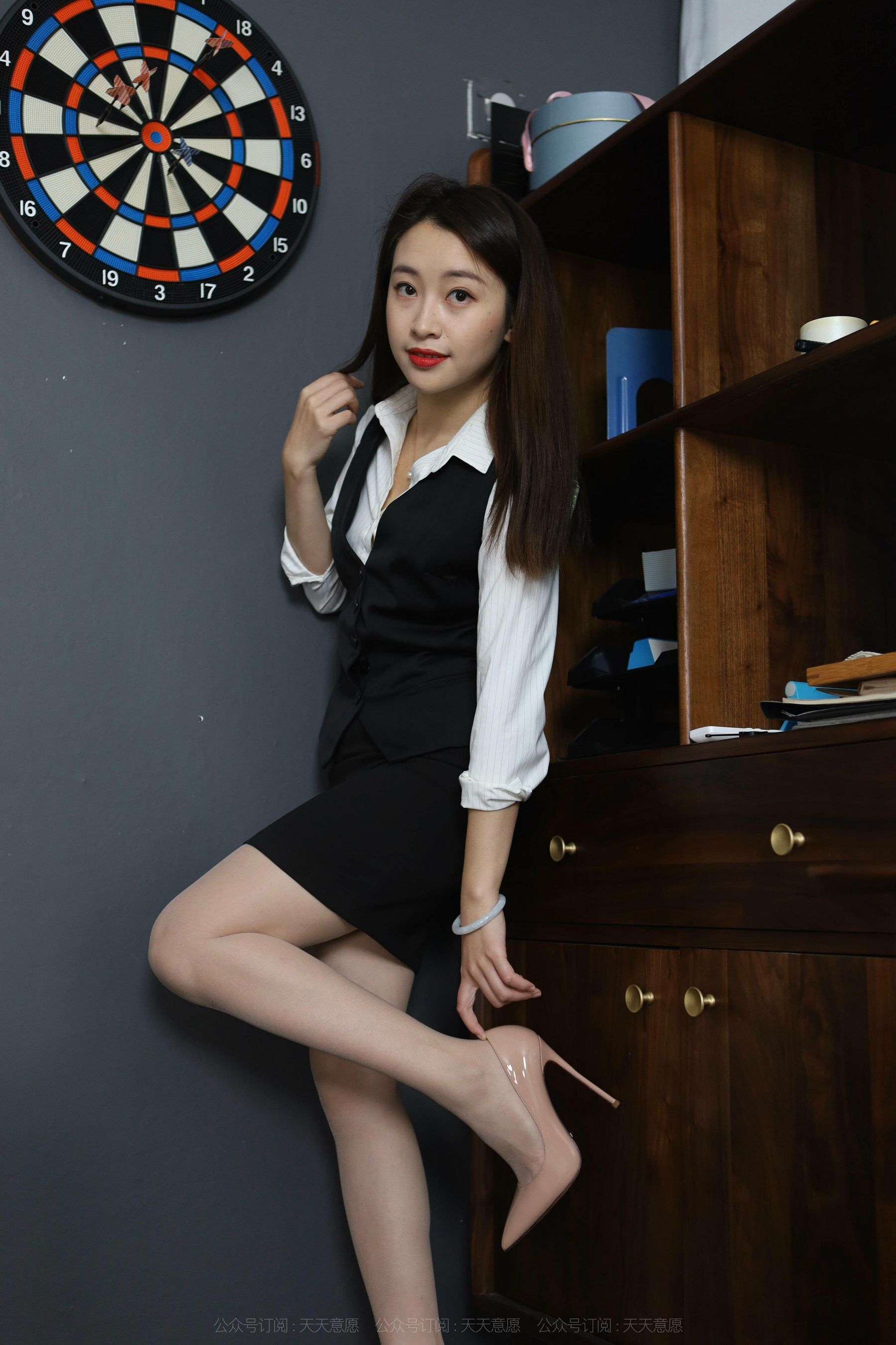 模特 小婕 《周末陪你加班》-图46
