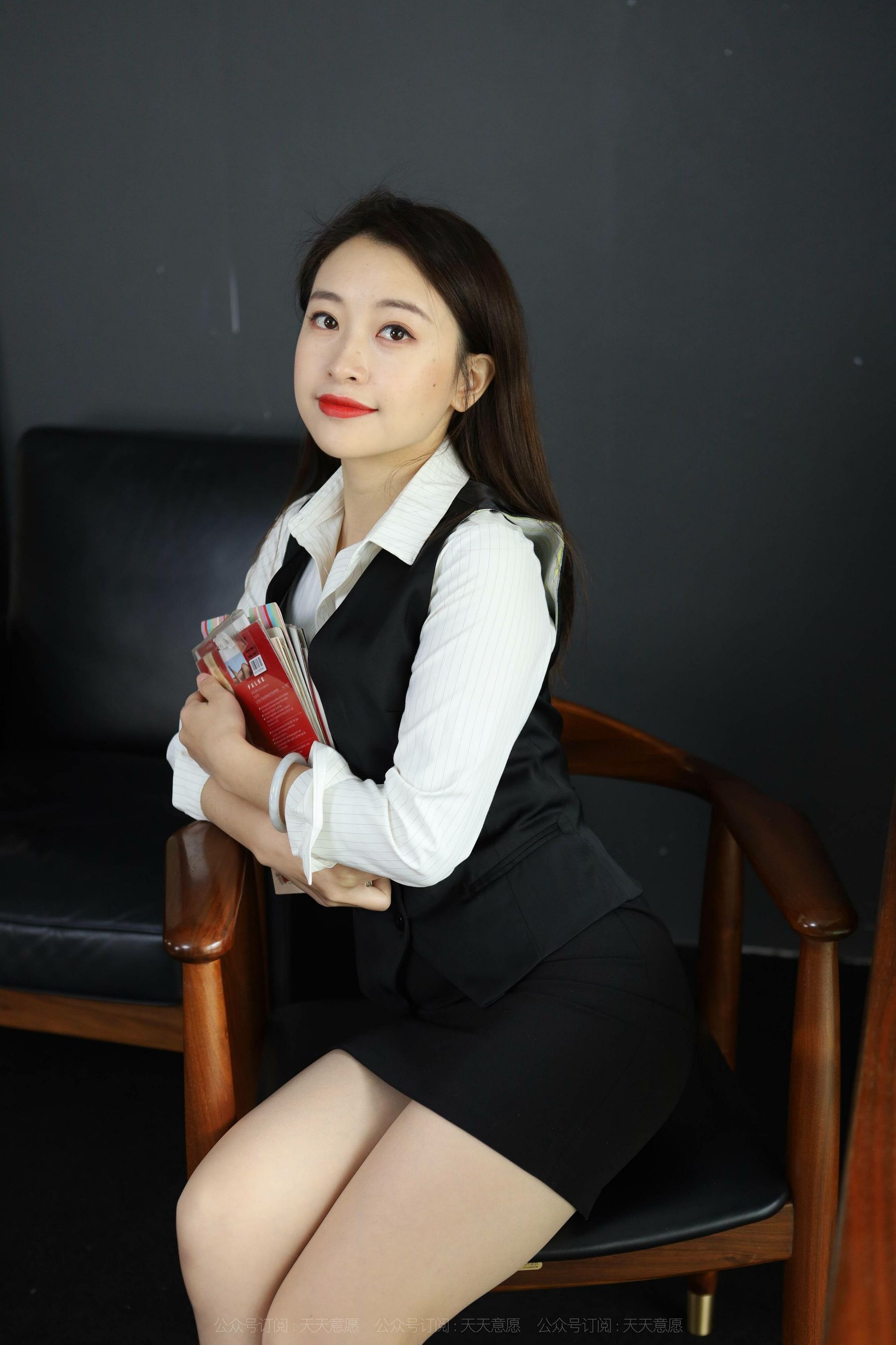 模特 小婕 《周末陪你加班》-图89