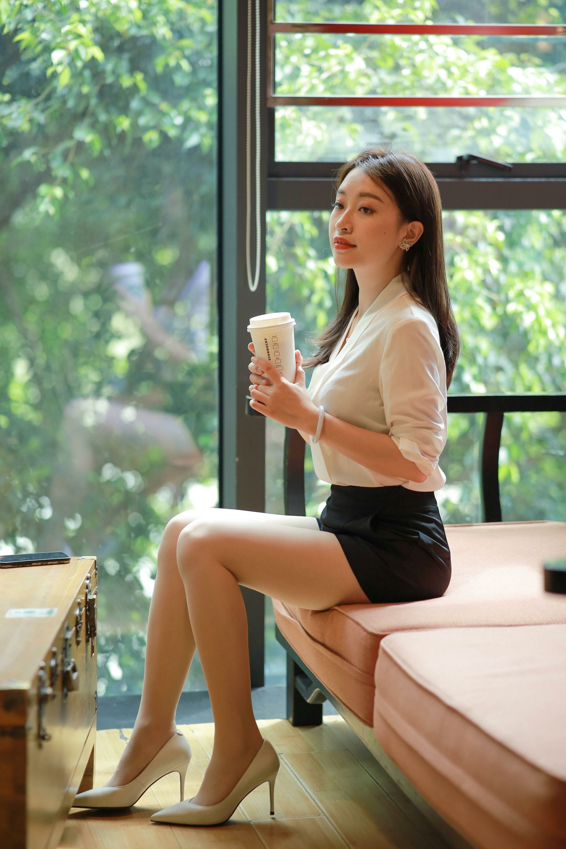 模特 小婕 《沙发上的佳人》-图1