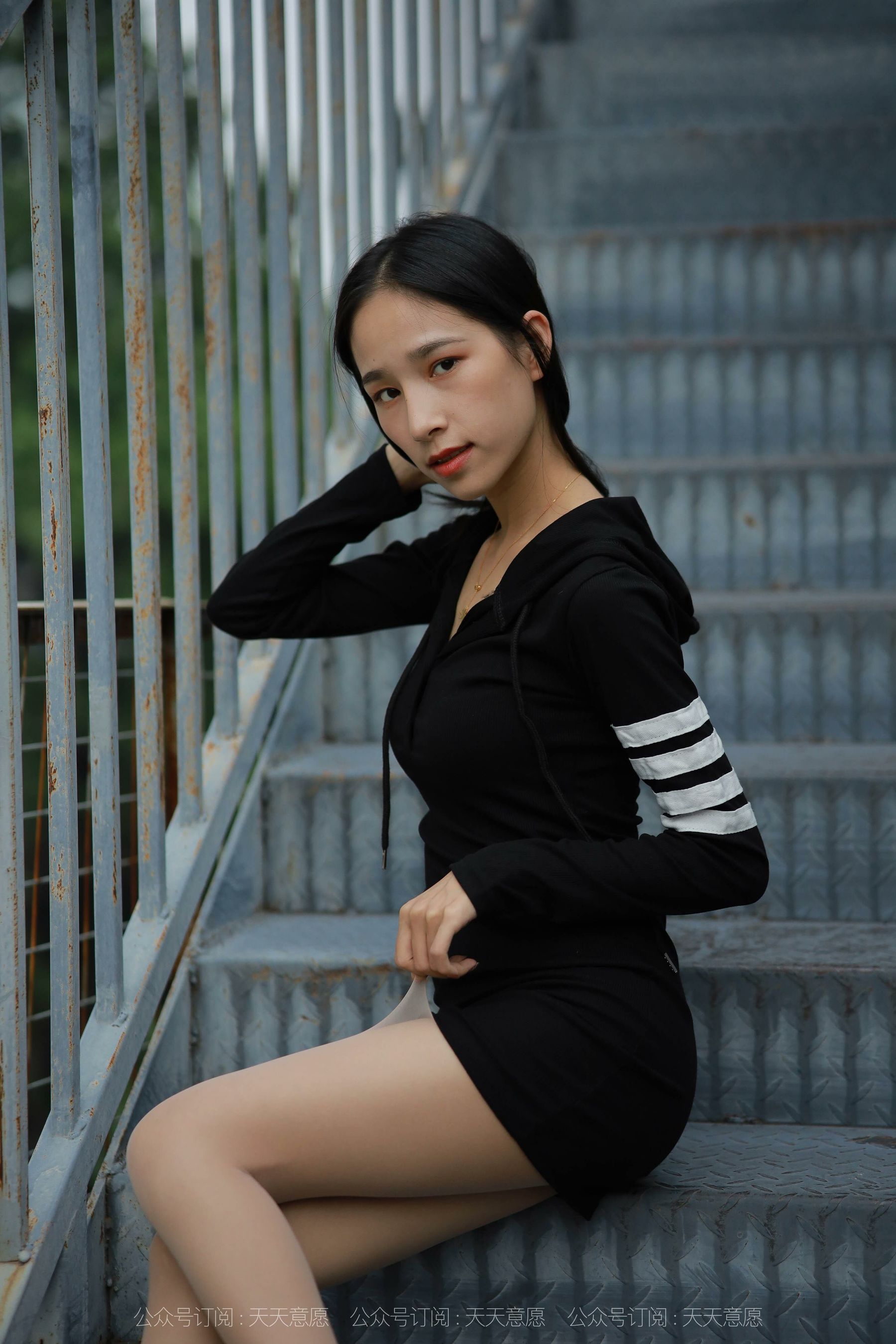 模特 美子 《天台大长腿》-图17