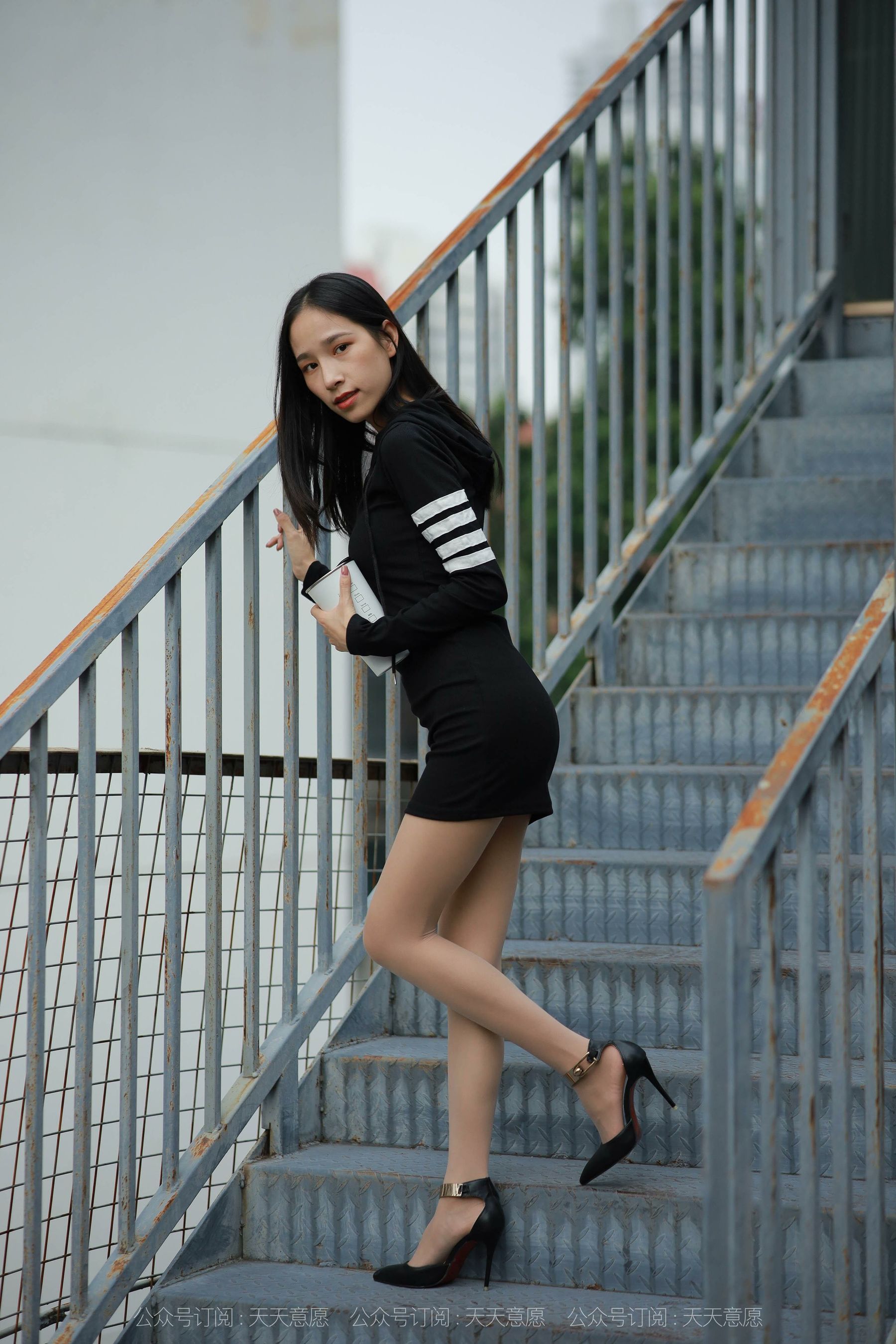 模特 美子 《天台大长腿》-图23
