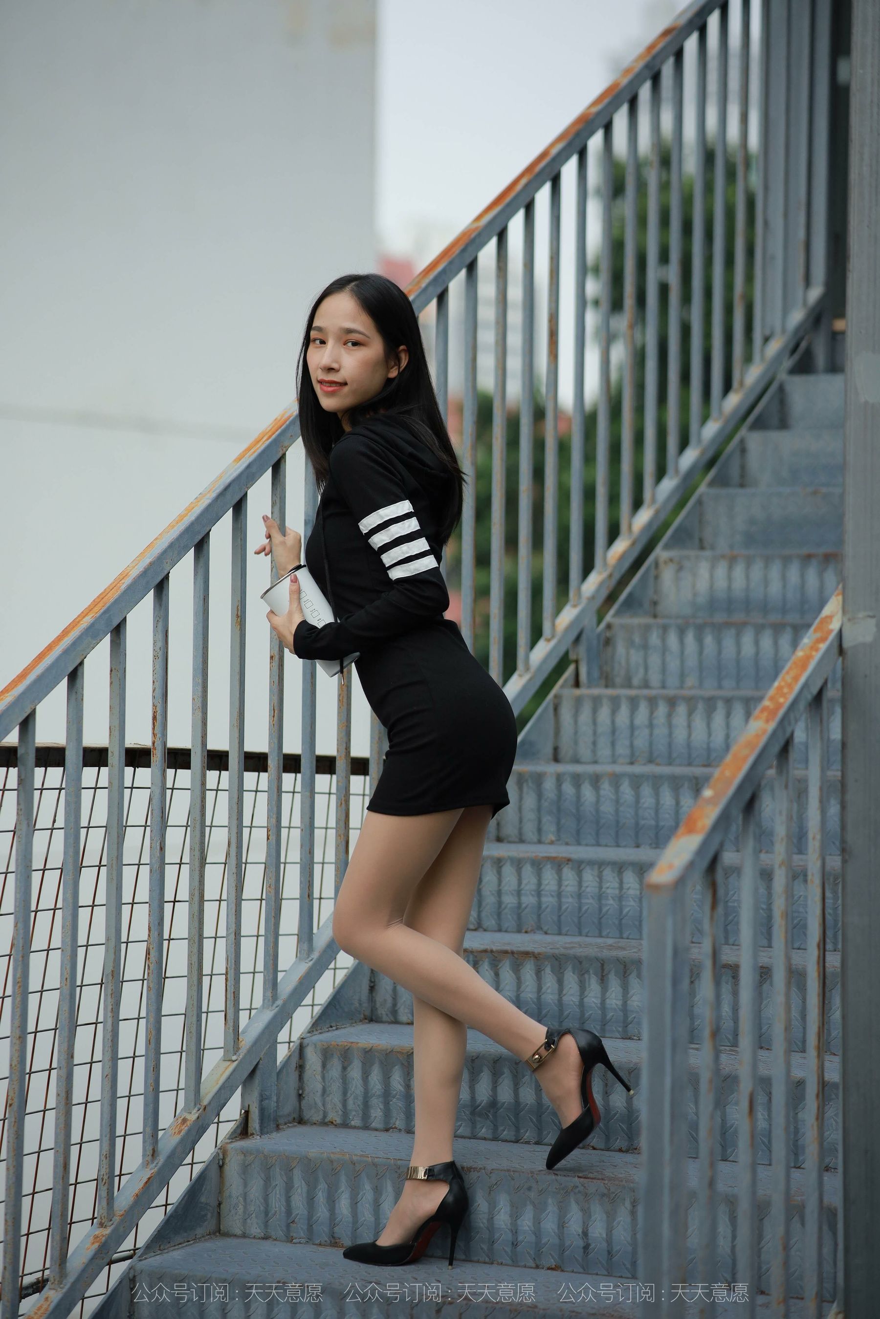 模特 美子 《天台大长腿》-图24