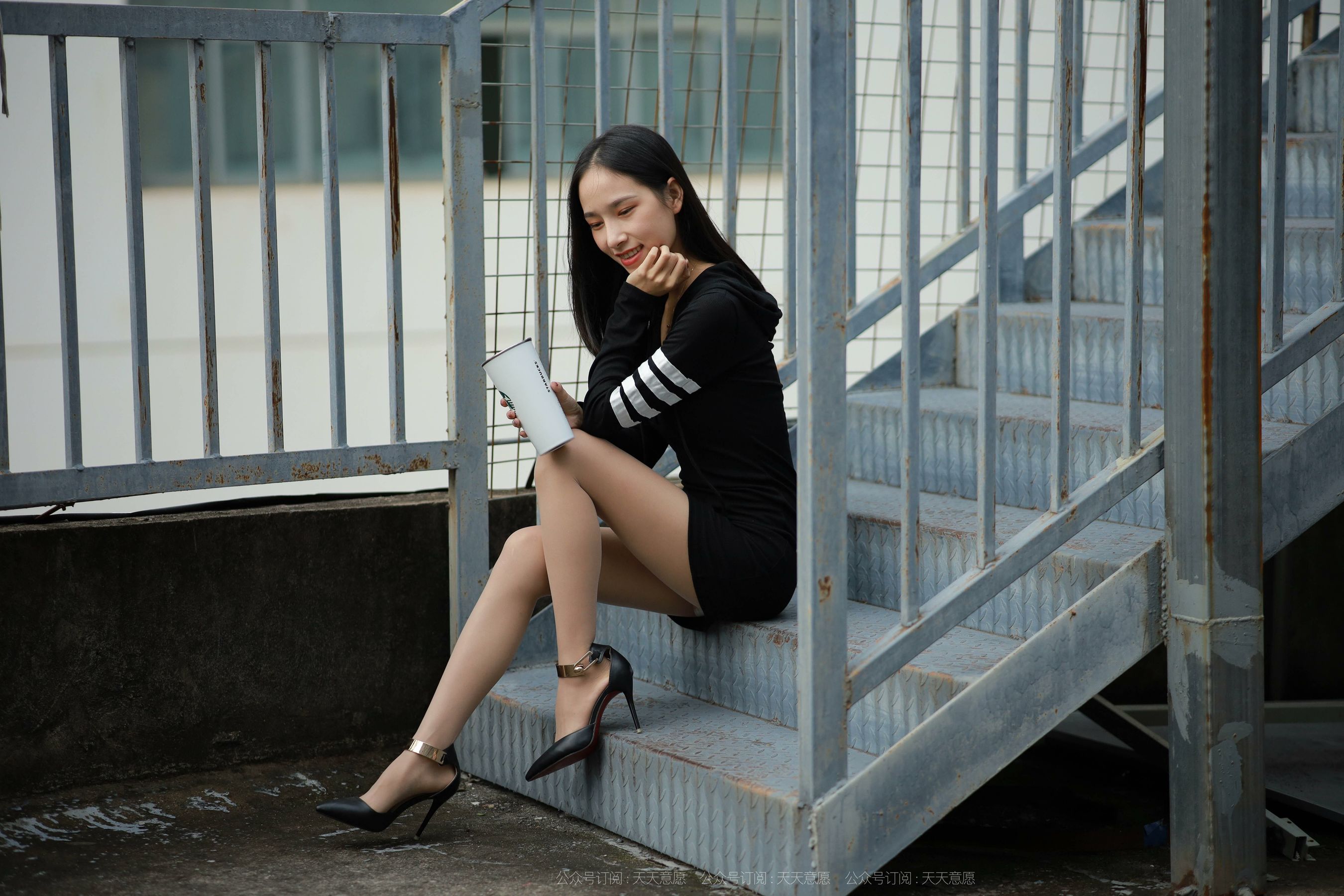 模特 美子 《天台大长腿》-图32