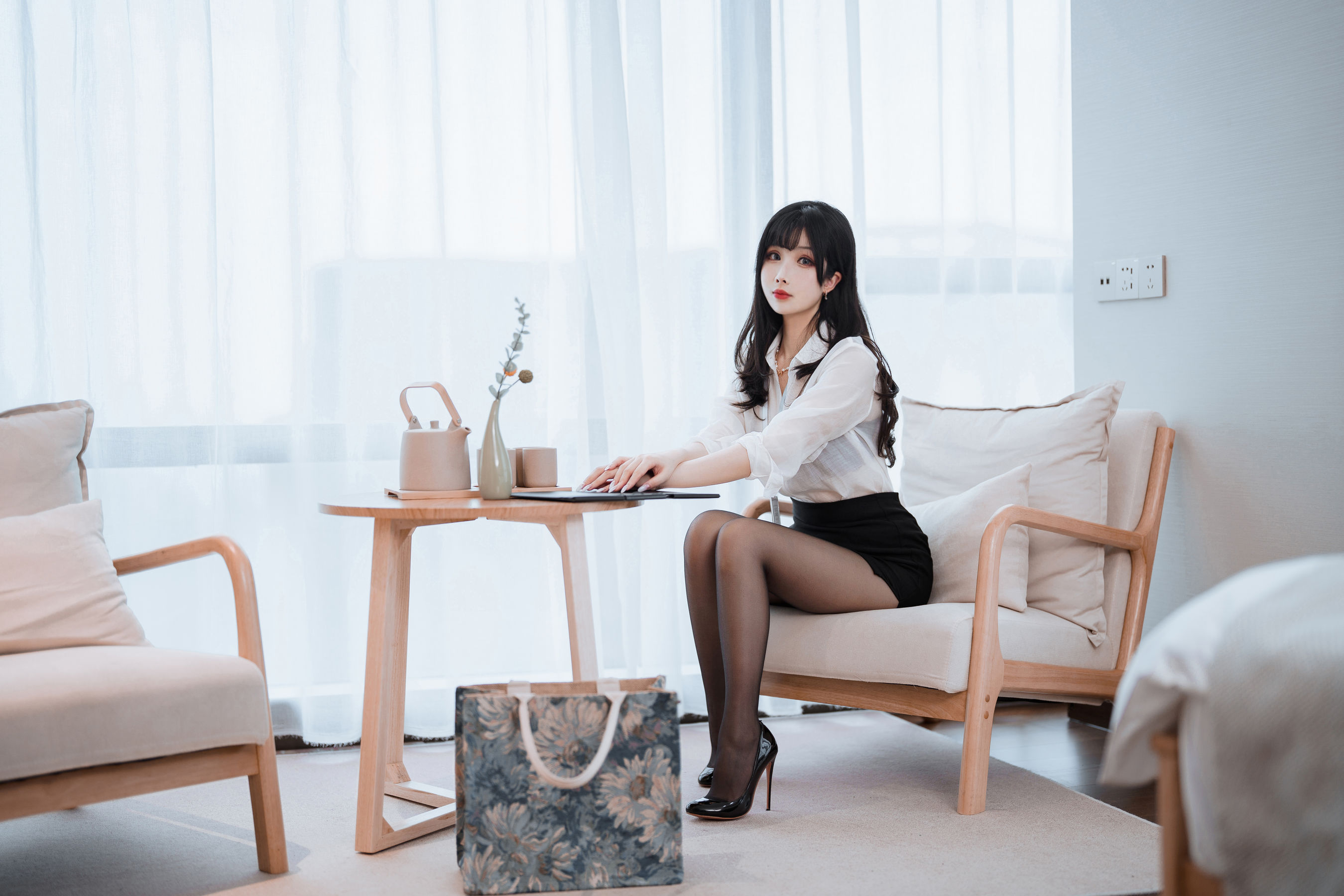 COS福利rioko凉凉子(肉扣热热子)&面饼仙儿 - OL前辈-图0