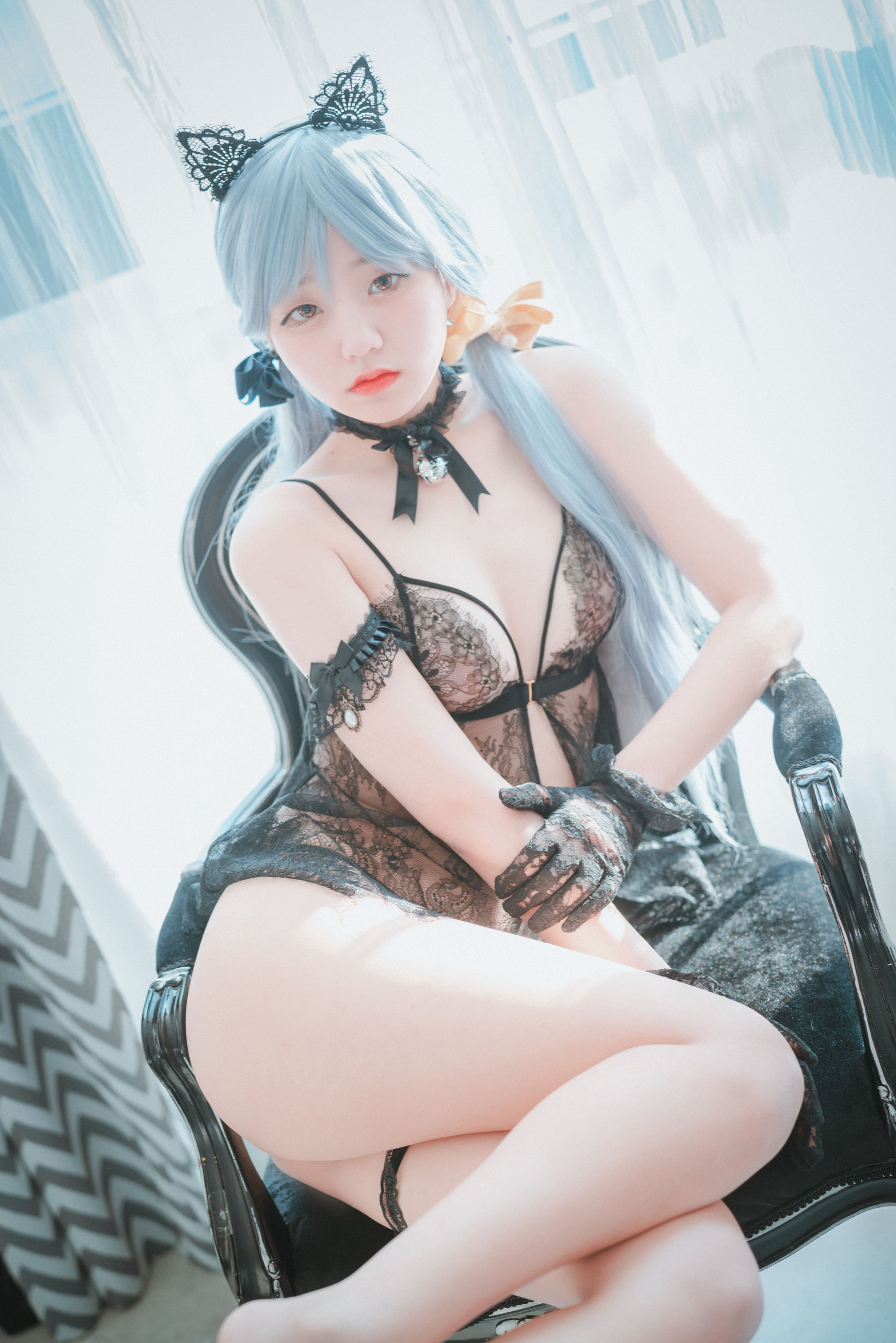 Jenny - Schwarz und Weiß Katzenmädchen-图1