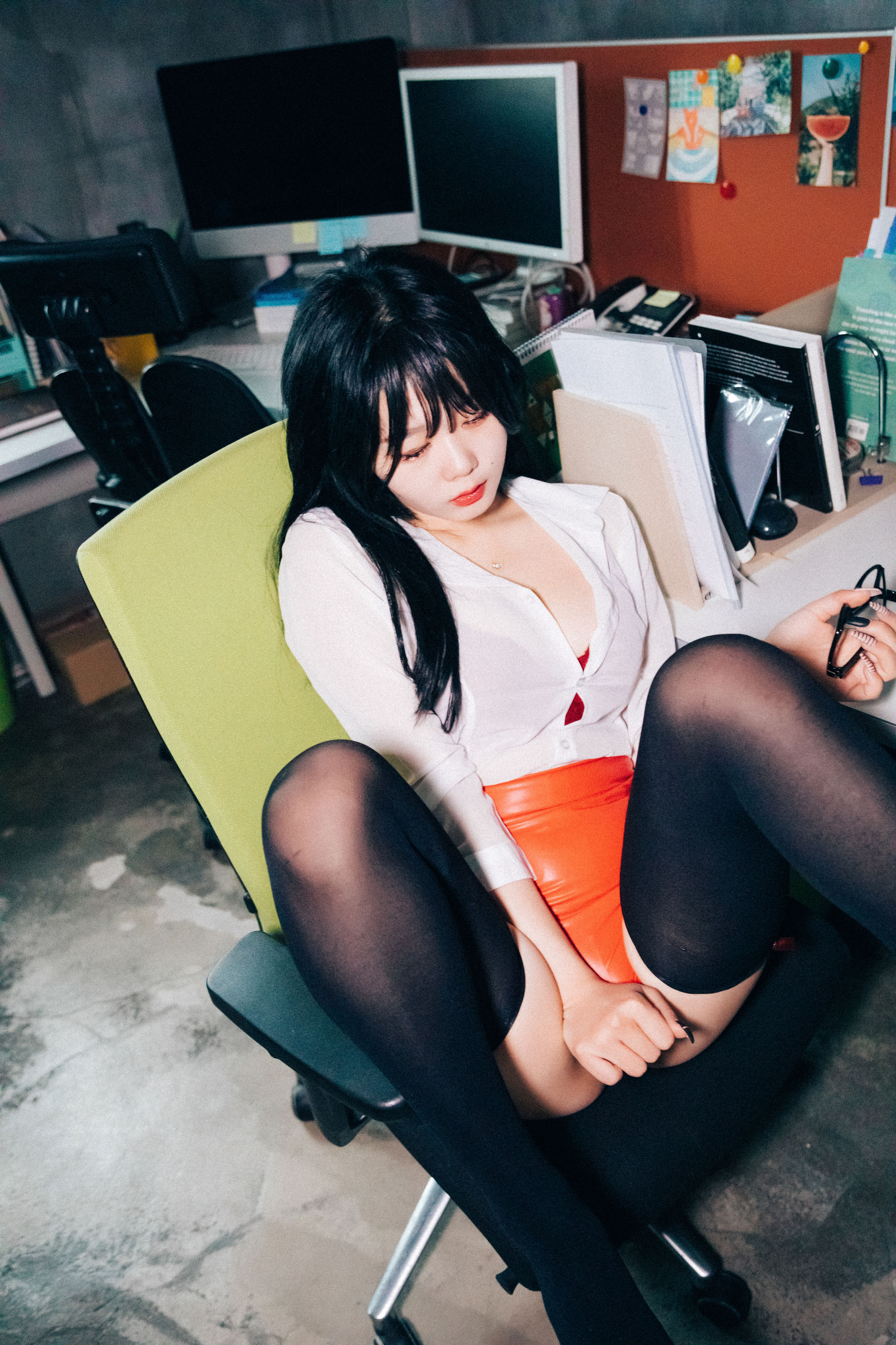 Zia - Office slave-图1