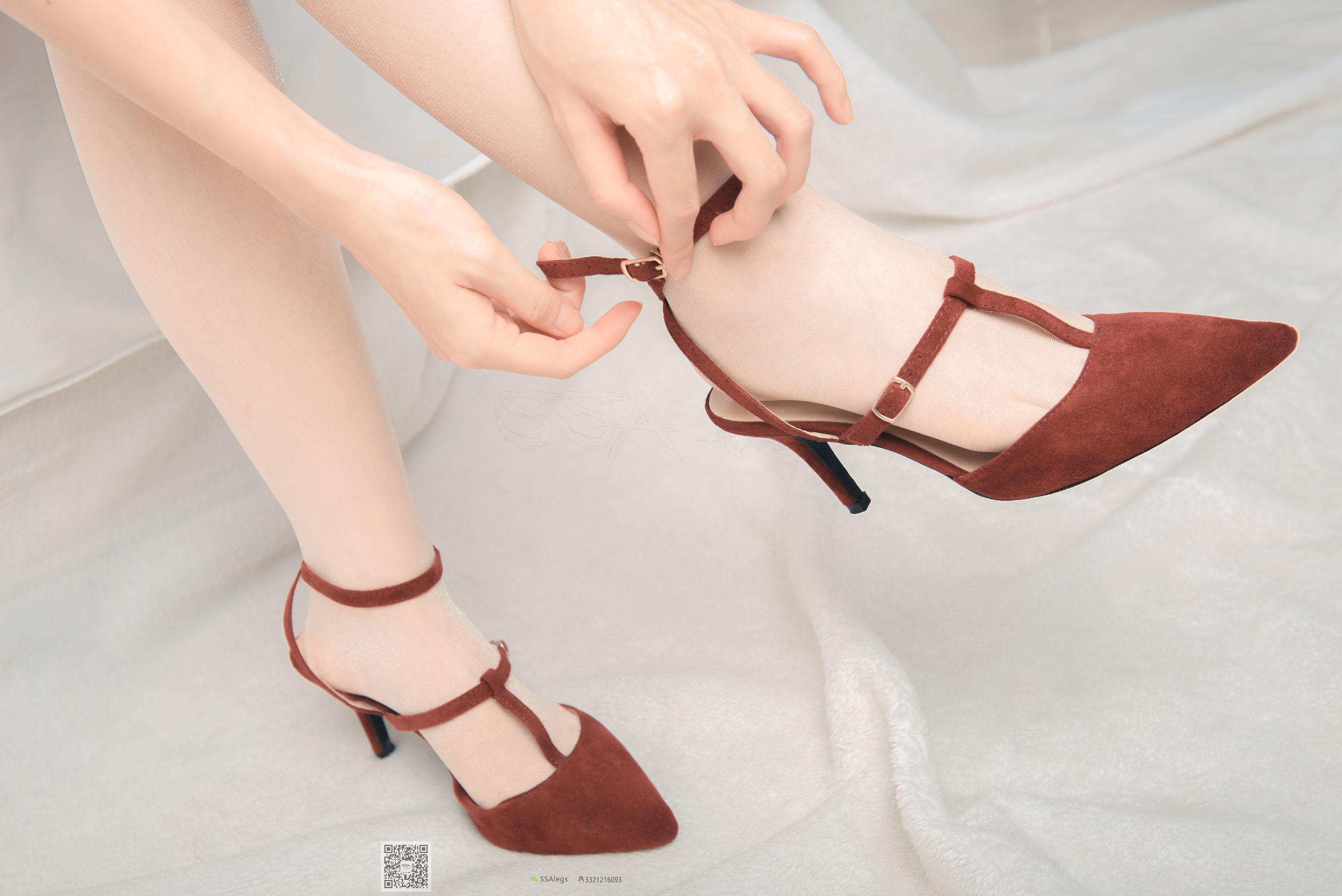 超清写真 No.014 小琪琪 闪光开裆丝袜的另一种演绎-图47