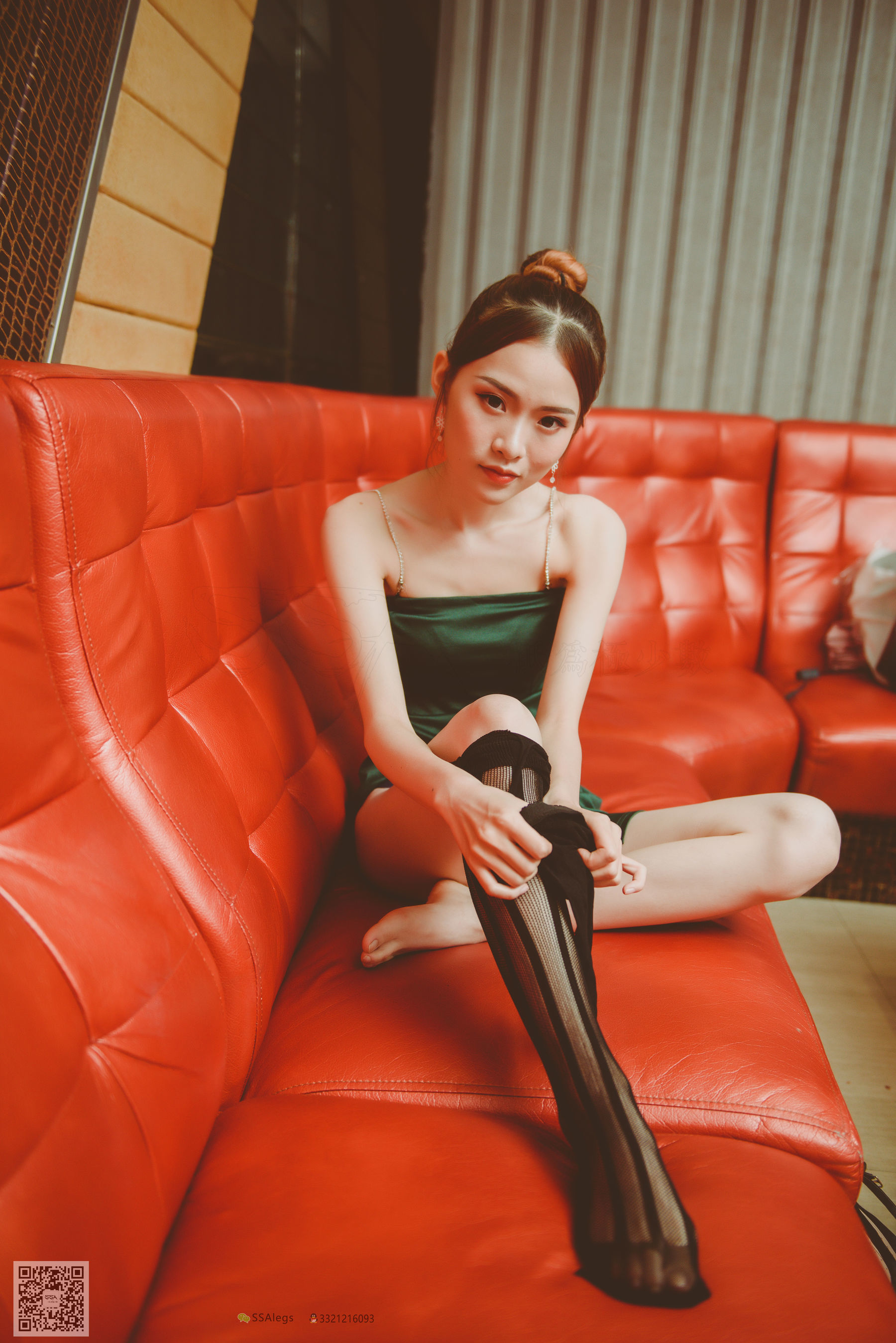 超清写真 No.019 琪琪 KTV骨感网袜美女-图1