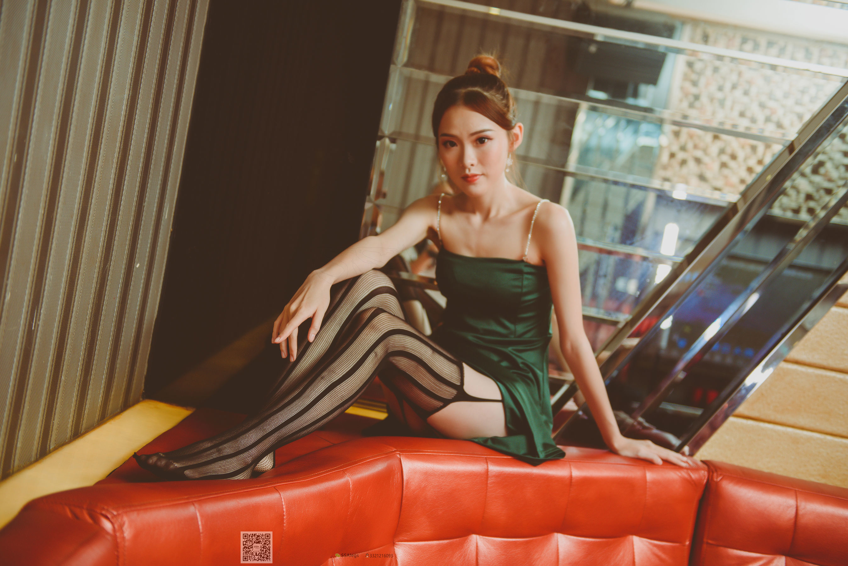 超清写真 No.019 琪琪 KTV骨感网袜美女-图31