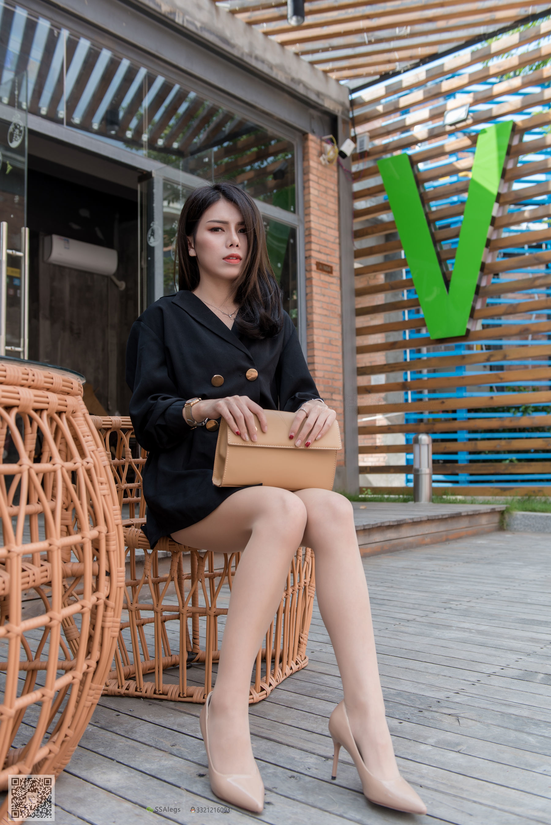 超清写真 No.024 高冷混血女王芷沫 肉丝街拍-图2