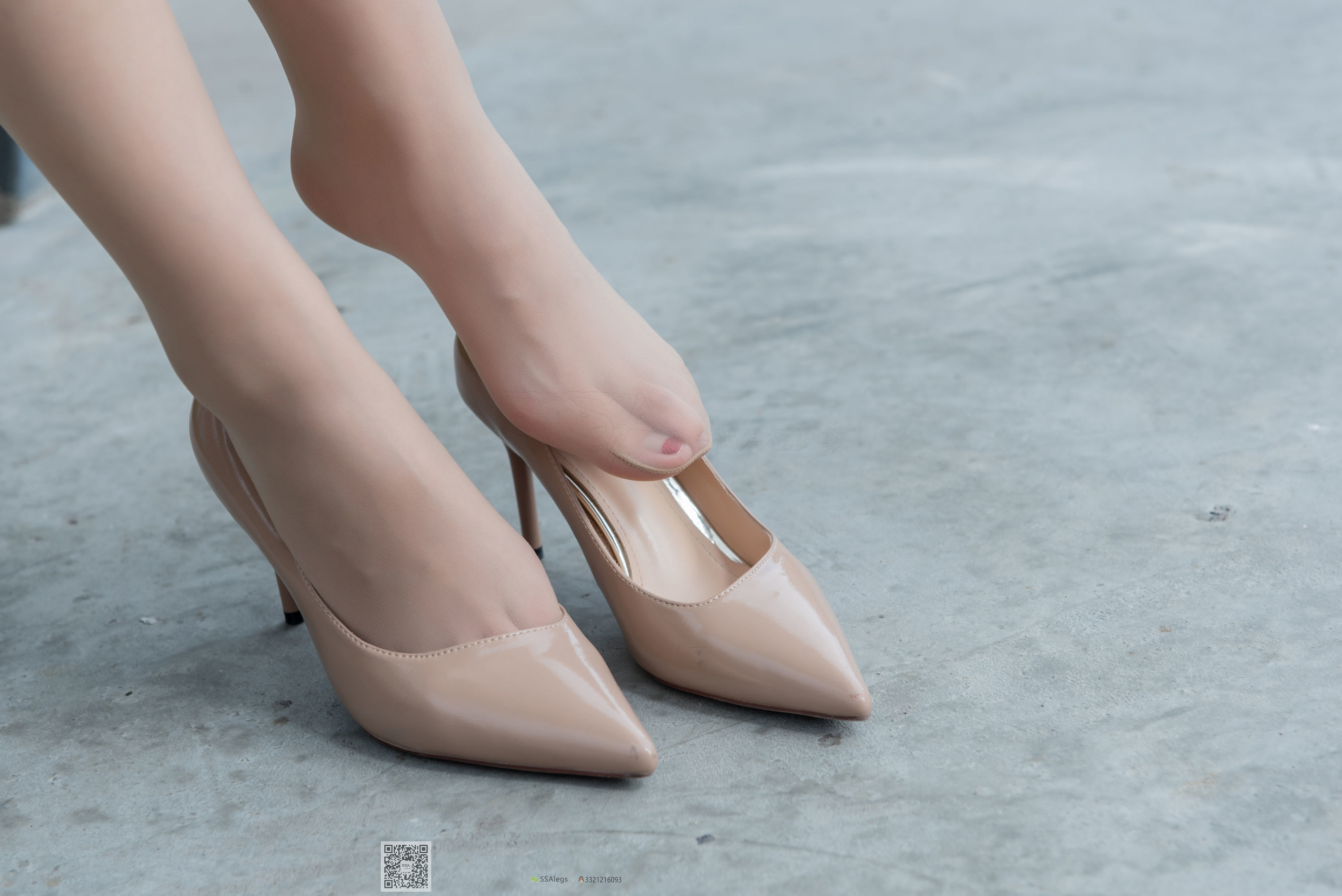 超清写真 No.024 高冷混血女王芷沫 肉丝街拍-图38