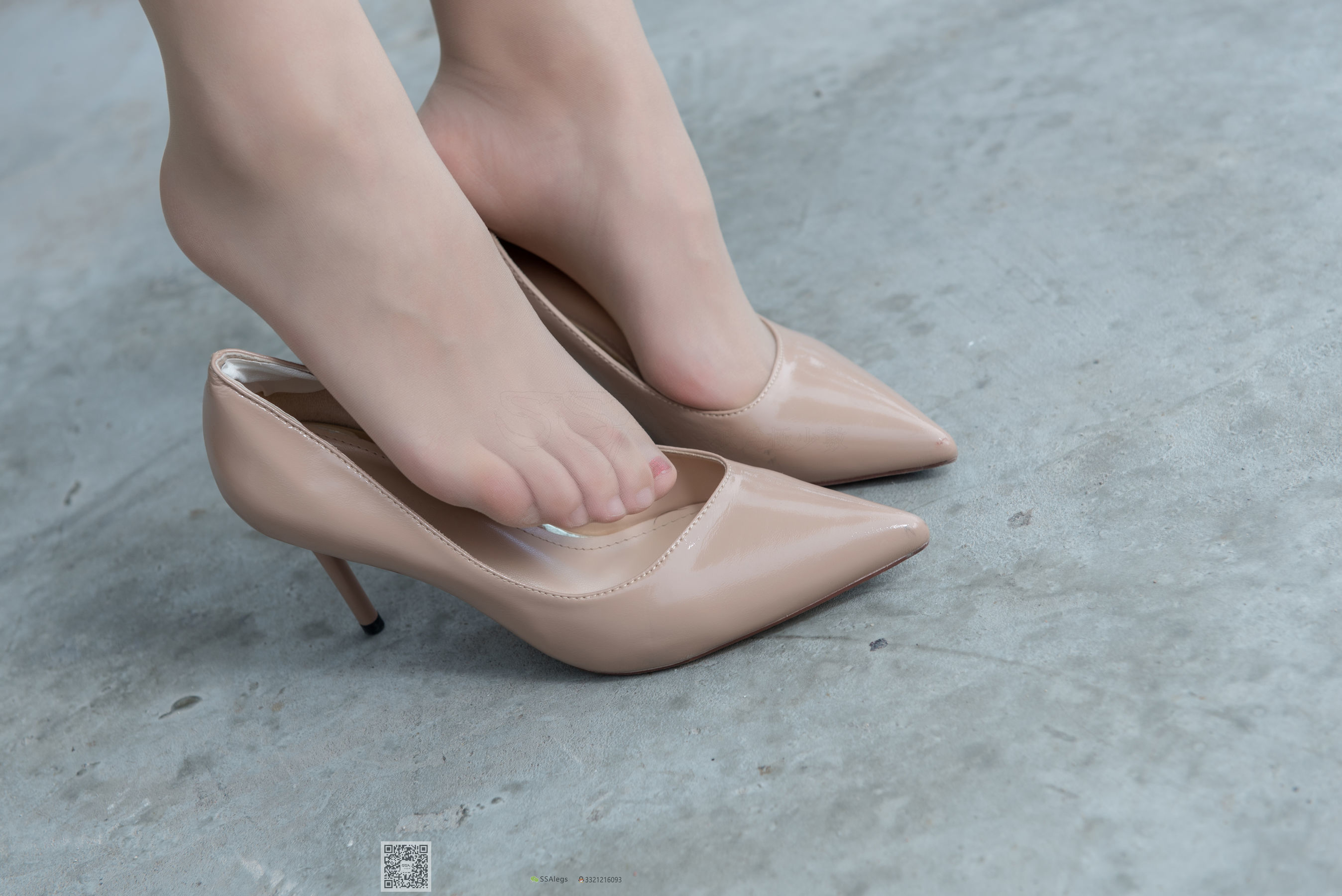 超清写真 No.024 高冷混血女王芷沫 肉丝街拍-图41