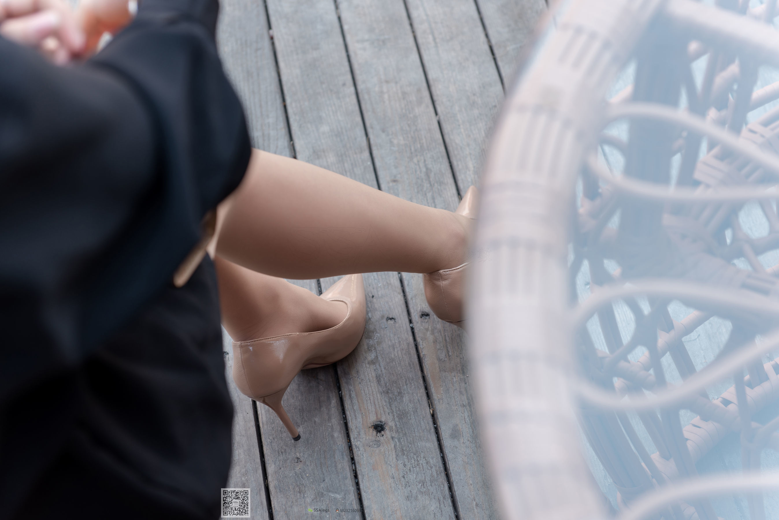 超清写真 No.024 高冷混血女王芷沫 肉丝街拍-图6