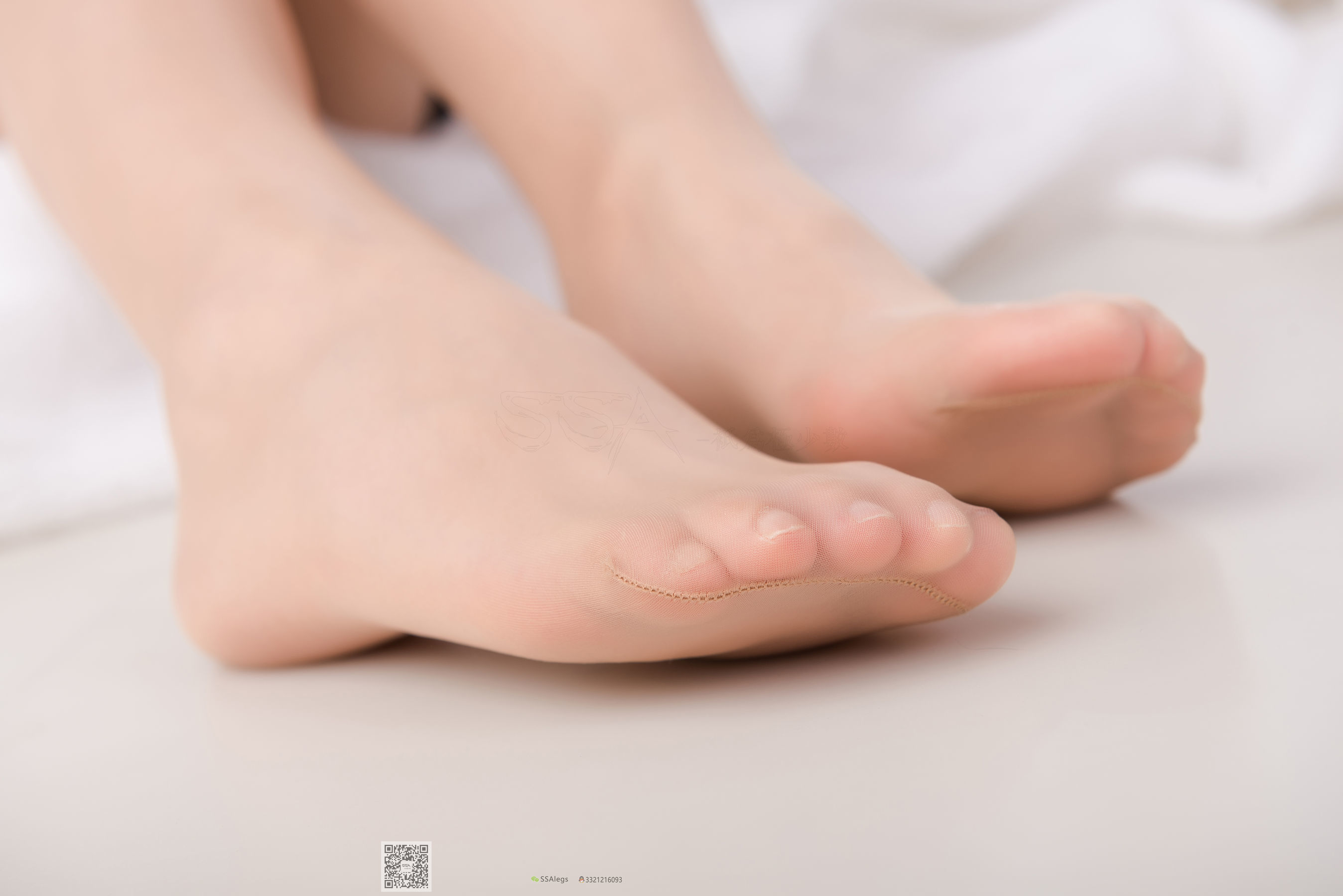 超清写真 No.026 芷沫 油亮咖啡色丝袜的初体验-图34