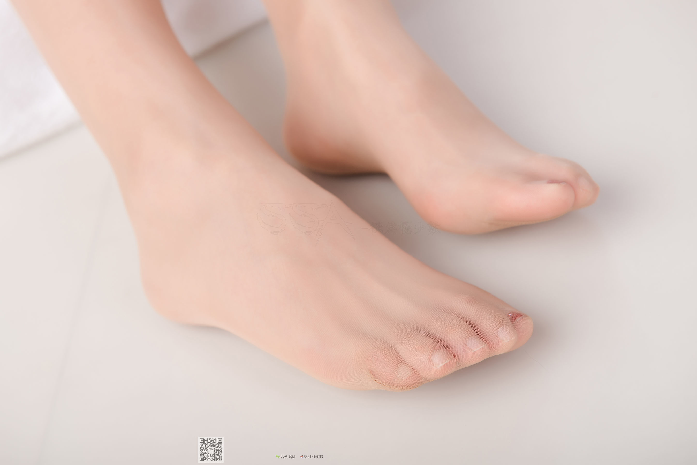 超清写真 No.026 芷沫 油亮咖啡色丝袜的初体验-图35