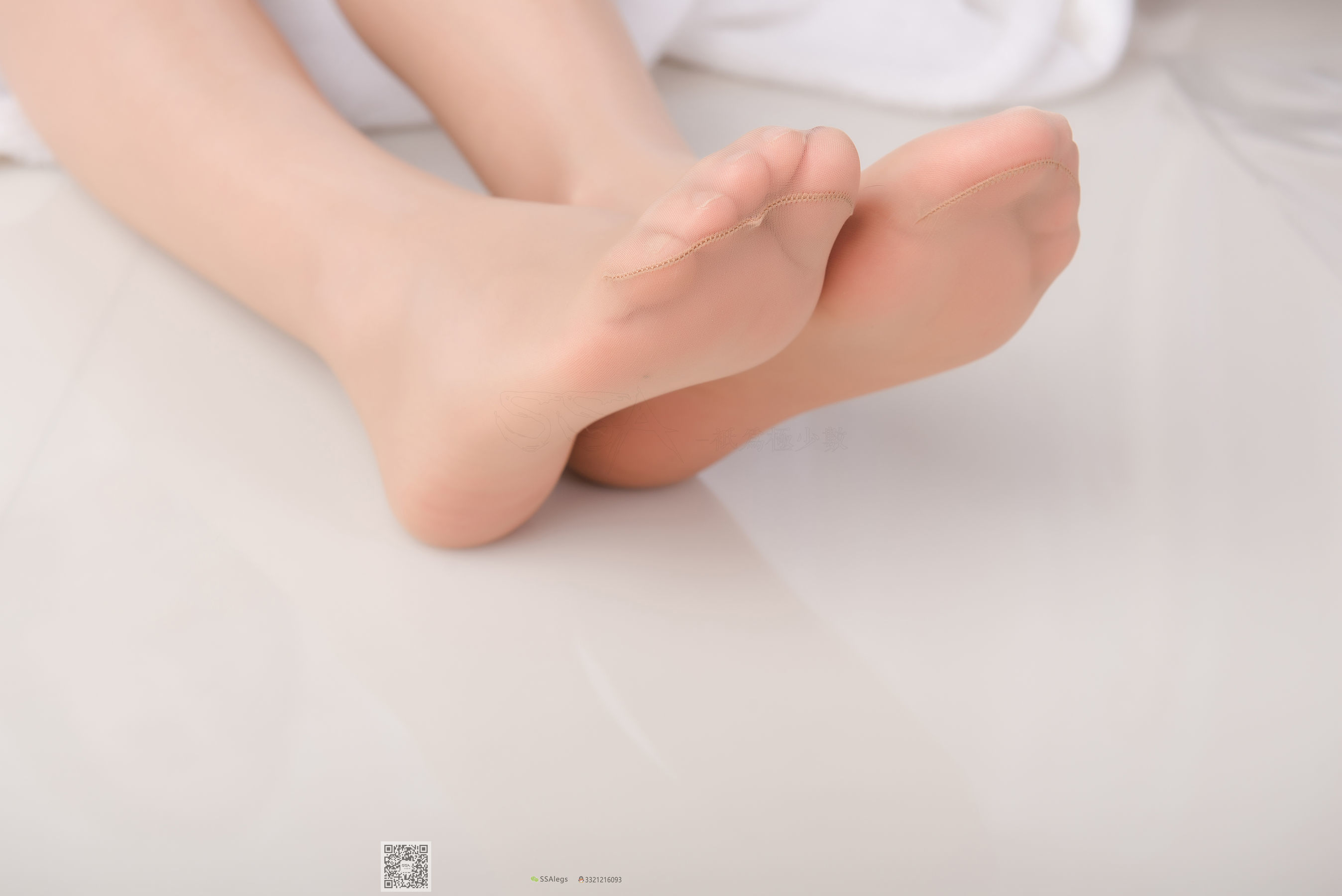 超清写真 No.026 芷沫 油亮咖啡色丝袜的初体验-图36