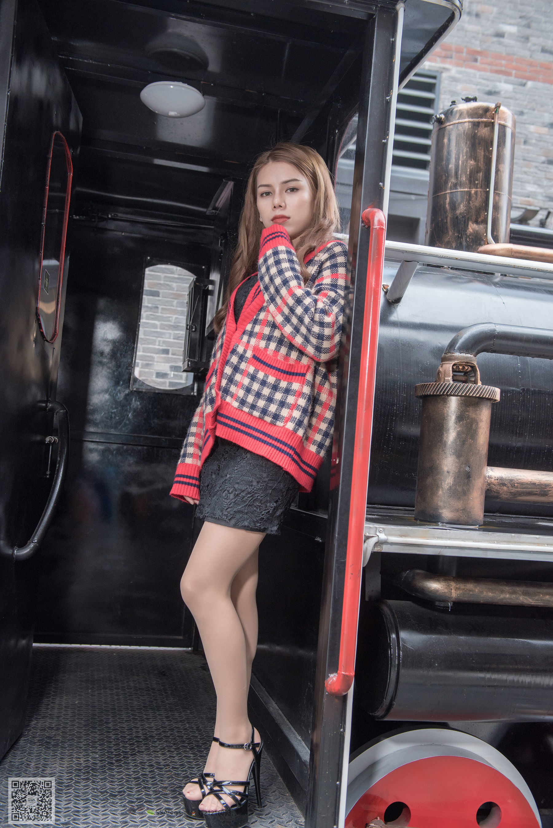 超清写真 No.030 混血美女芷沫 街拍肉色丝袜-图11