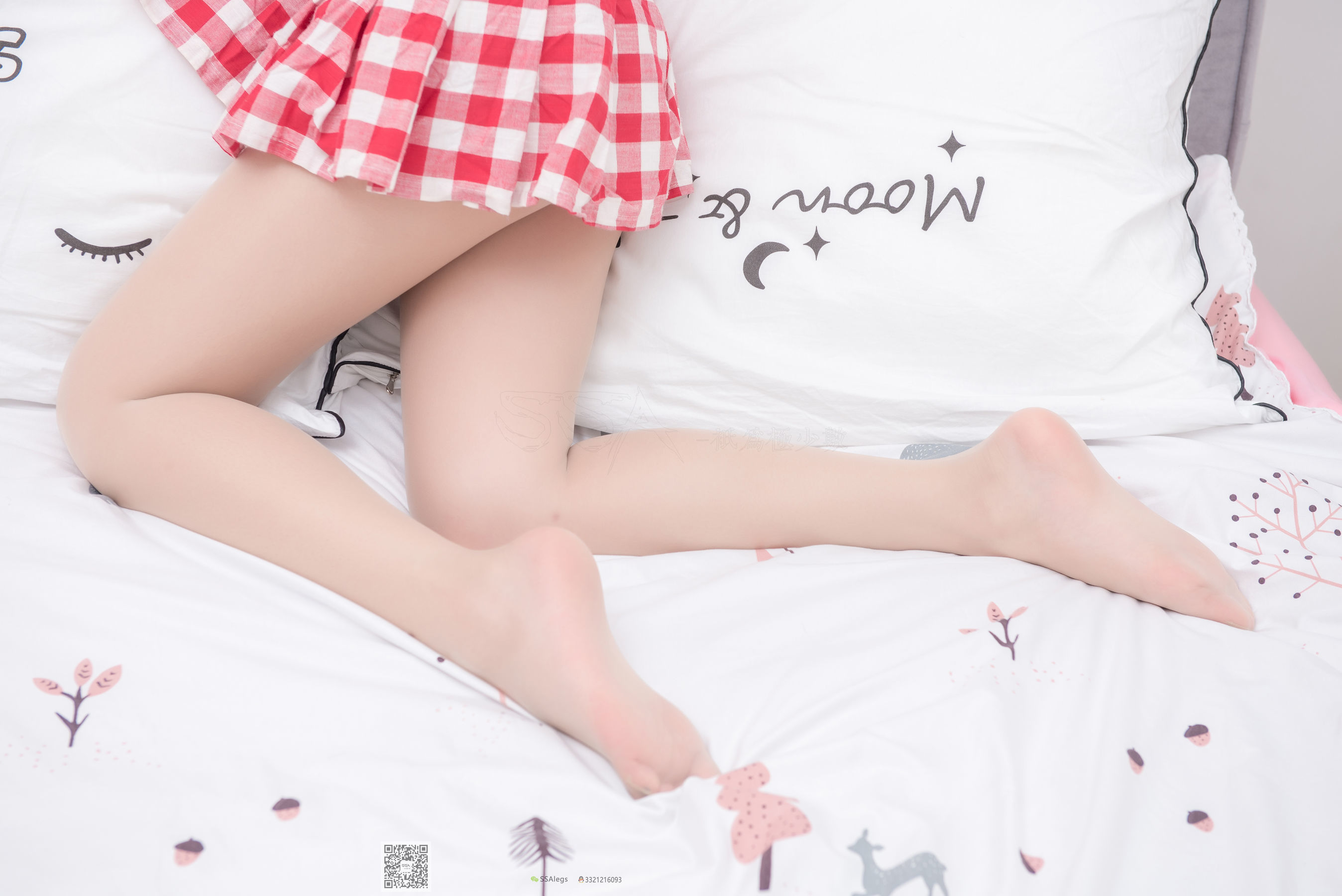 超清写真 No.033 大大 红白格子齐臀超短裙肉丝-图0