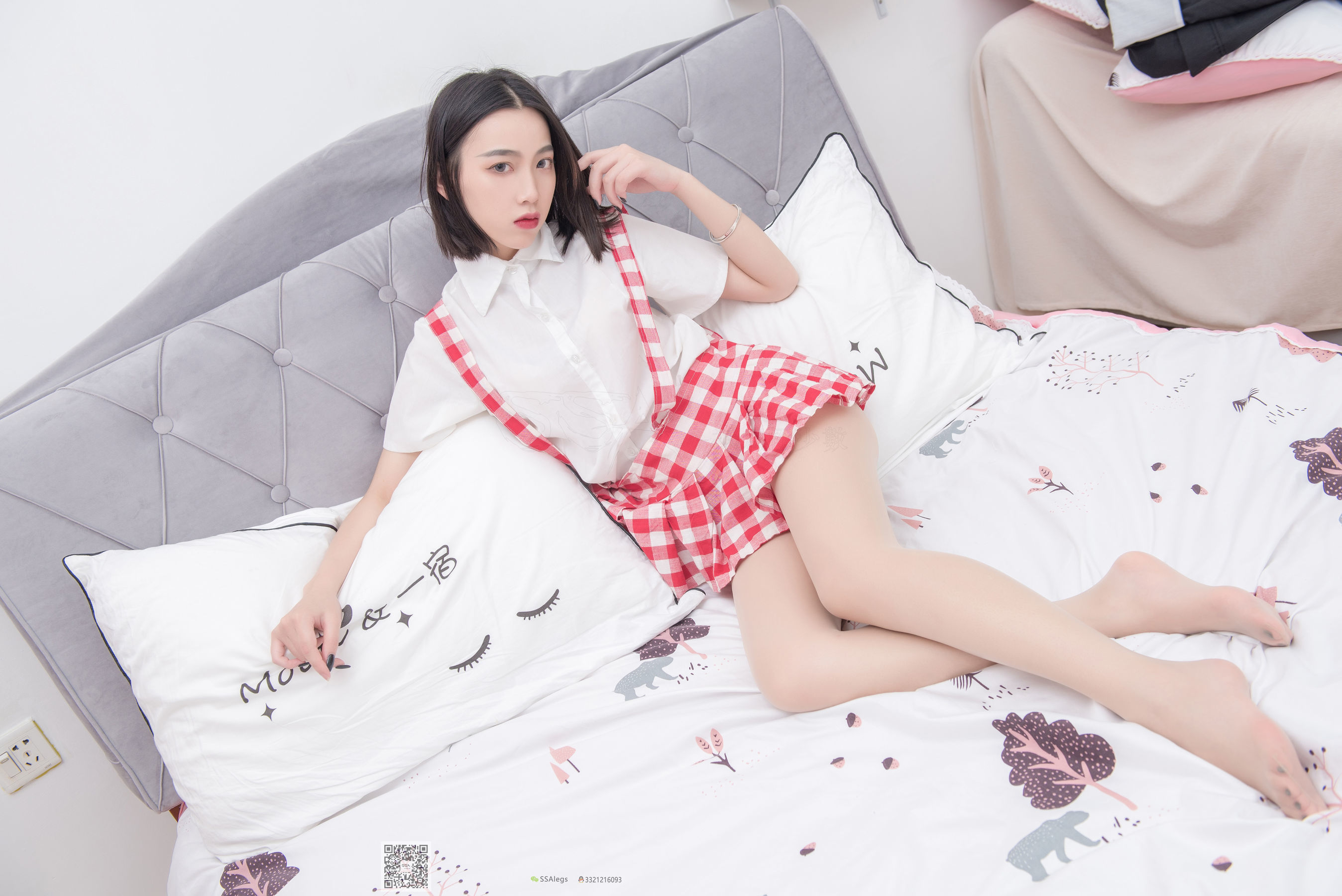 超清写真 No.033 大大 红白格子齐臀超短裙肉丝-图3