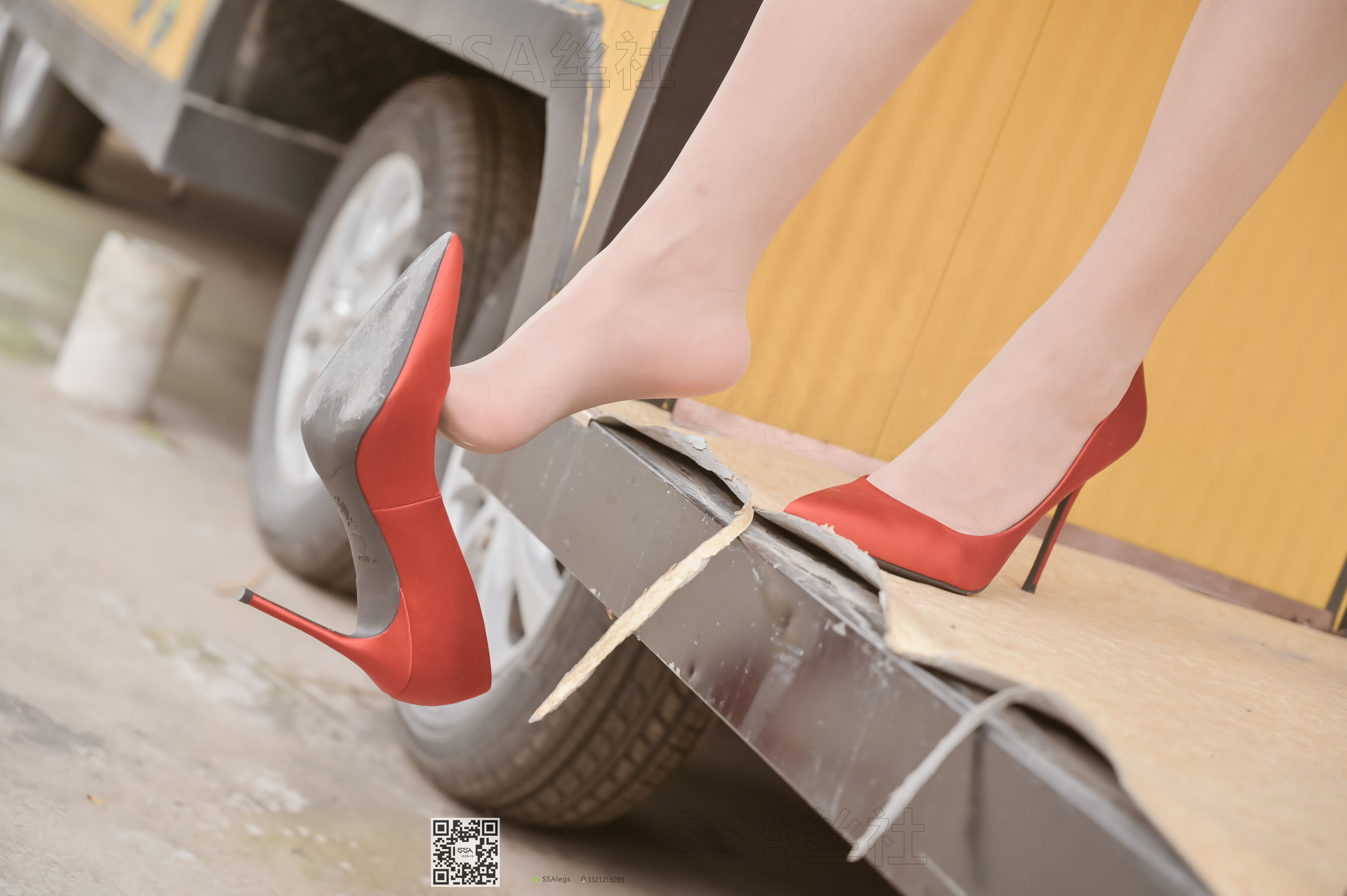 超清写真 No.097 雪梨 腿模街拍红色高跟鞋肉丝-图65