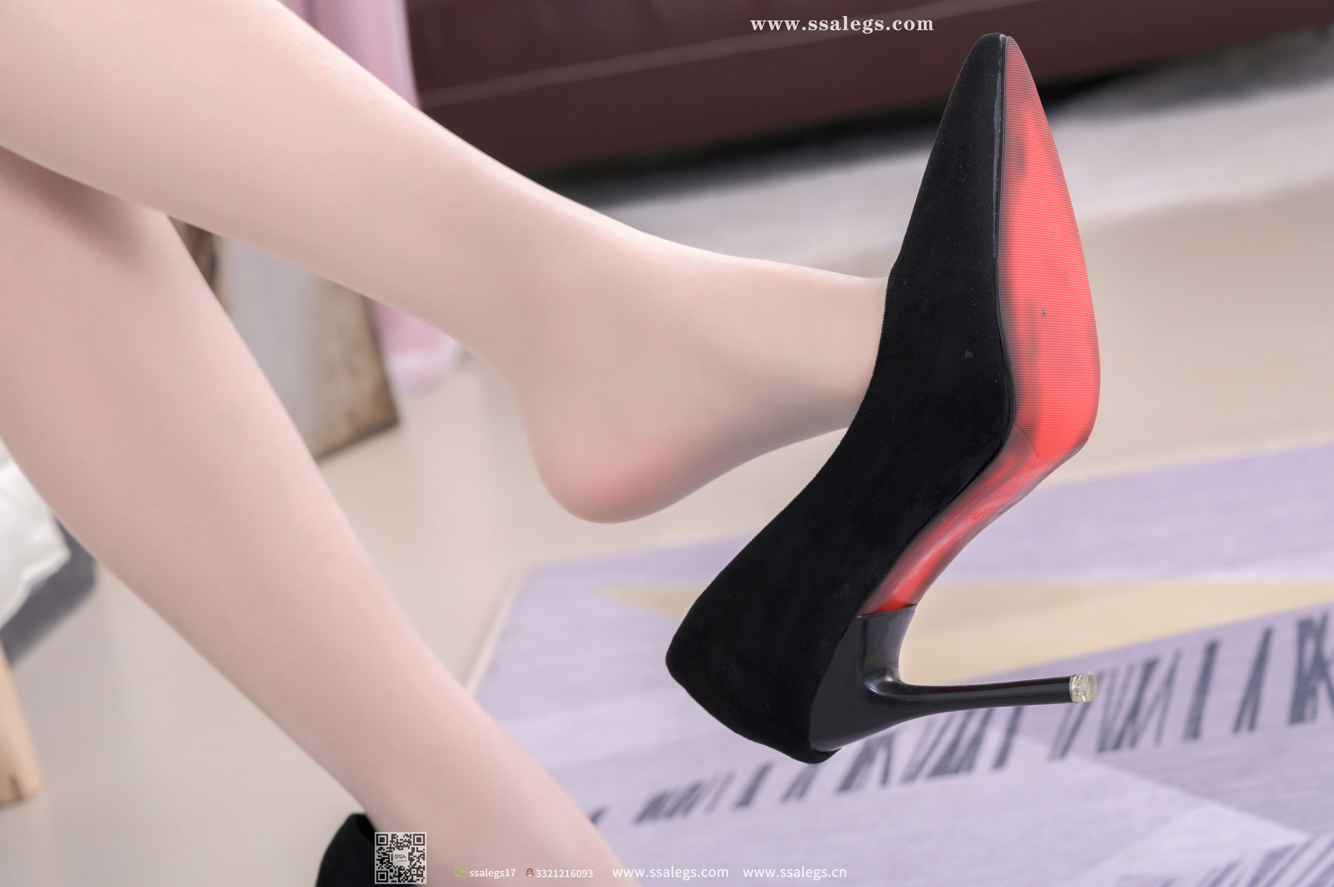 超清写真 No.387 素素 吊带短裙下亮闪闪开档肉丝(上)-图17