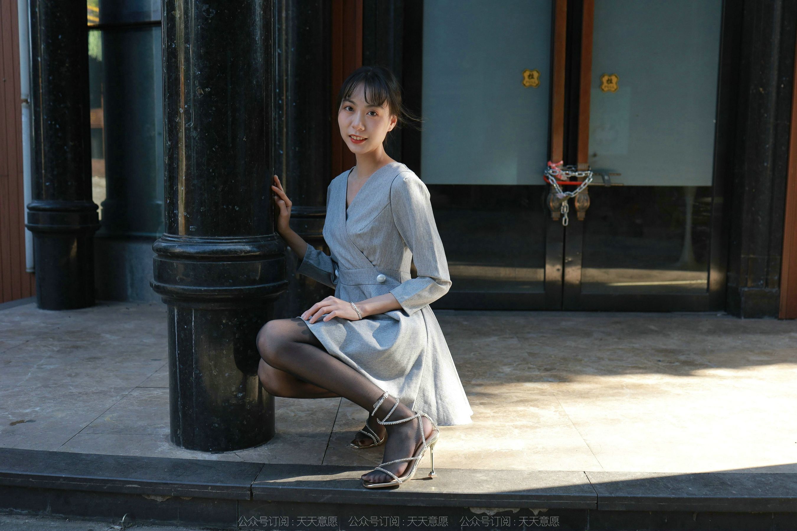 模特 团团 《暖阳下的黑色丝念》-图4