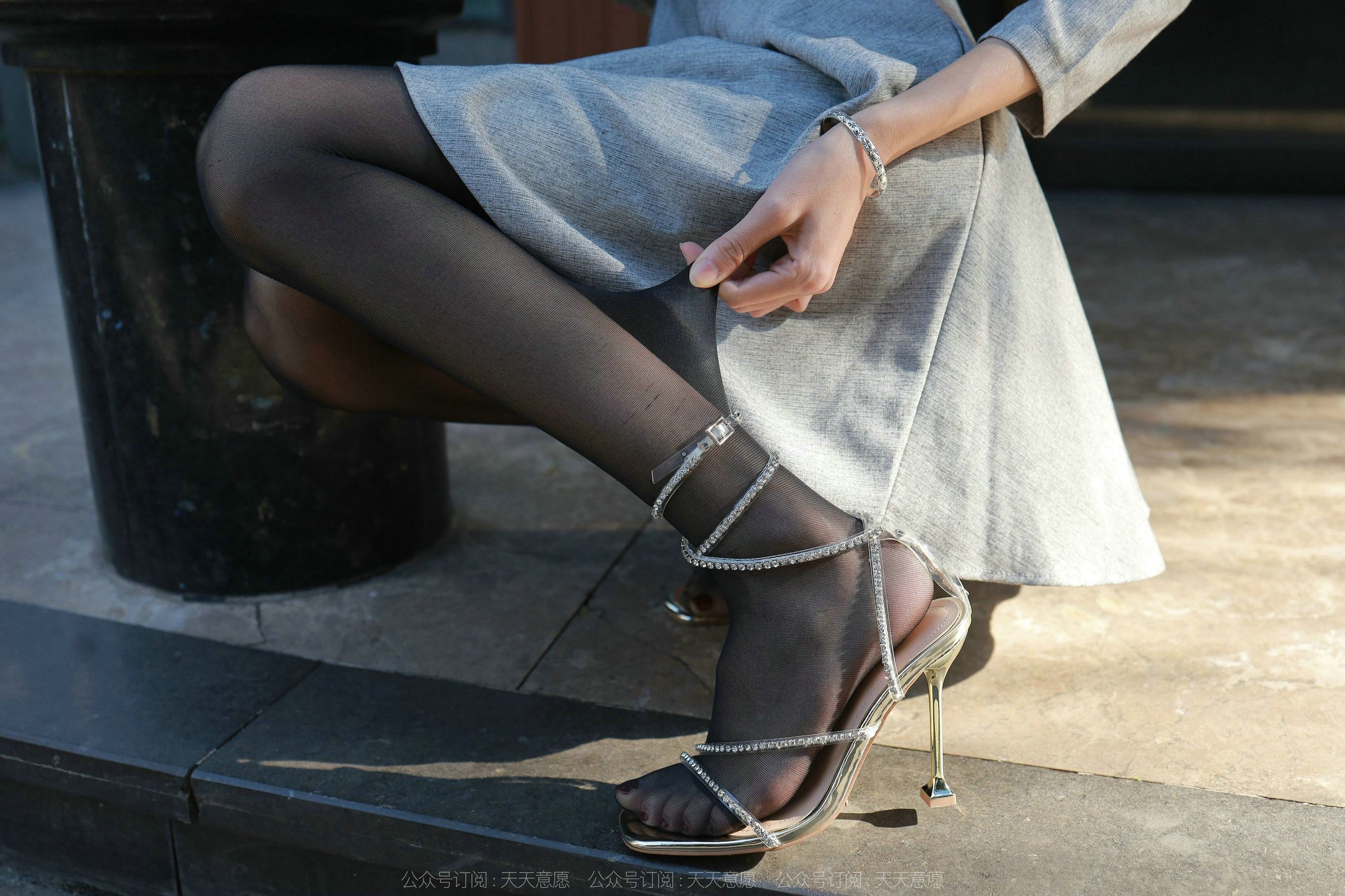 模特 团团 《暖阳下的黑色丝念》-图5