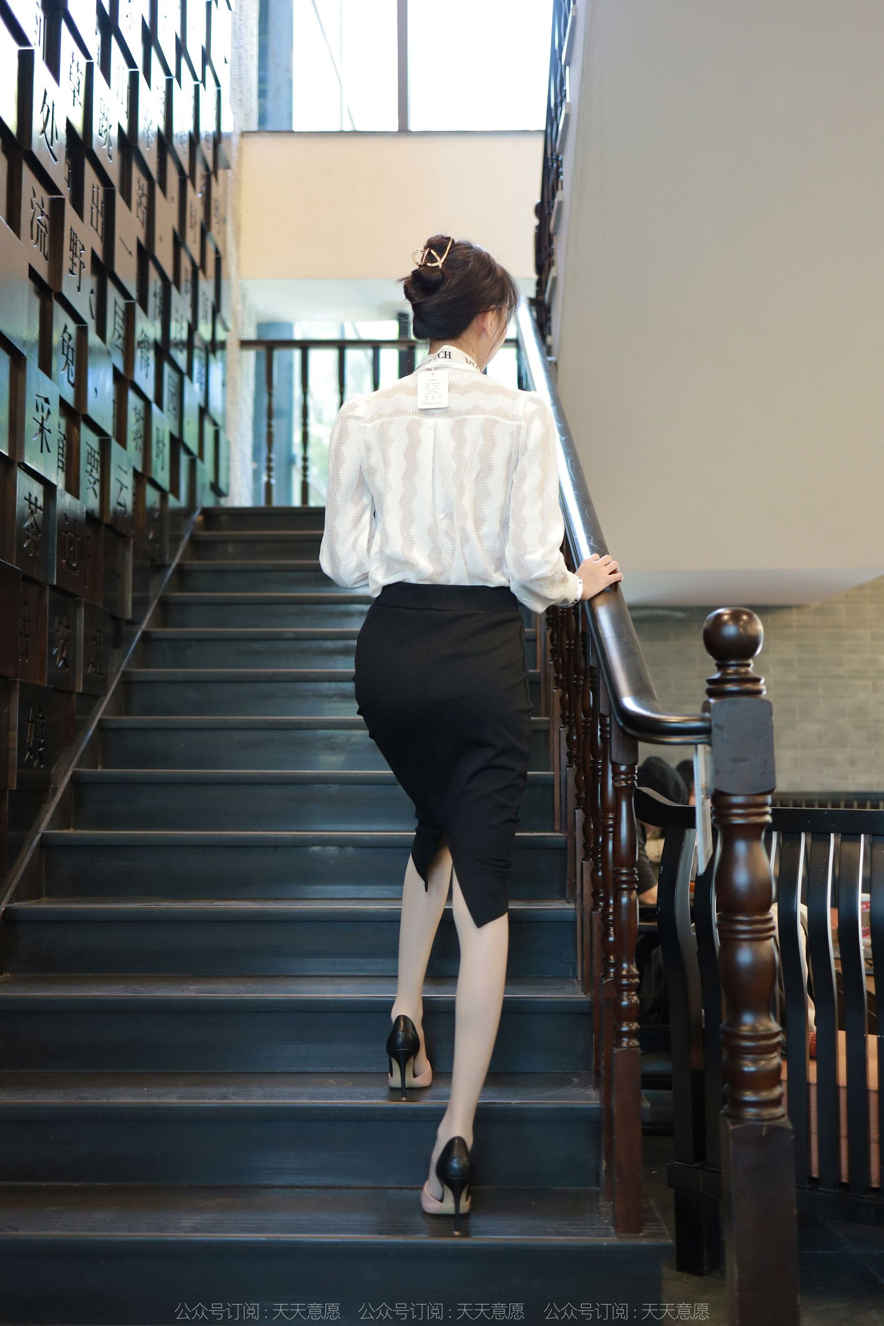 模特 团团 《气质一步裙》-图2