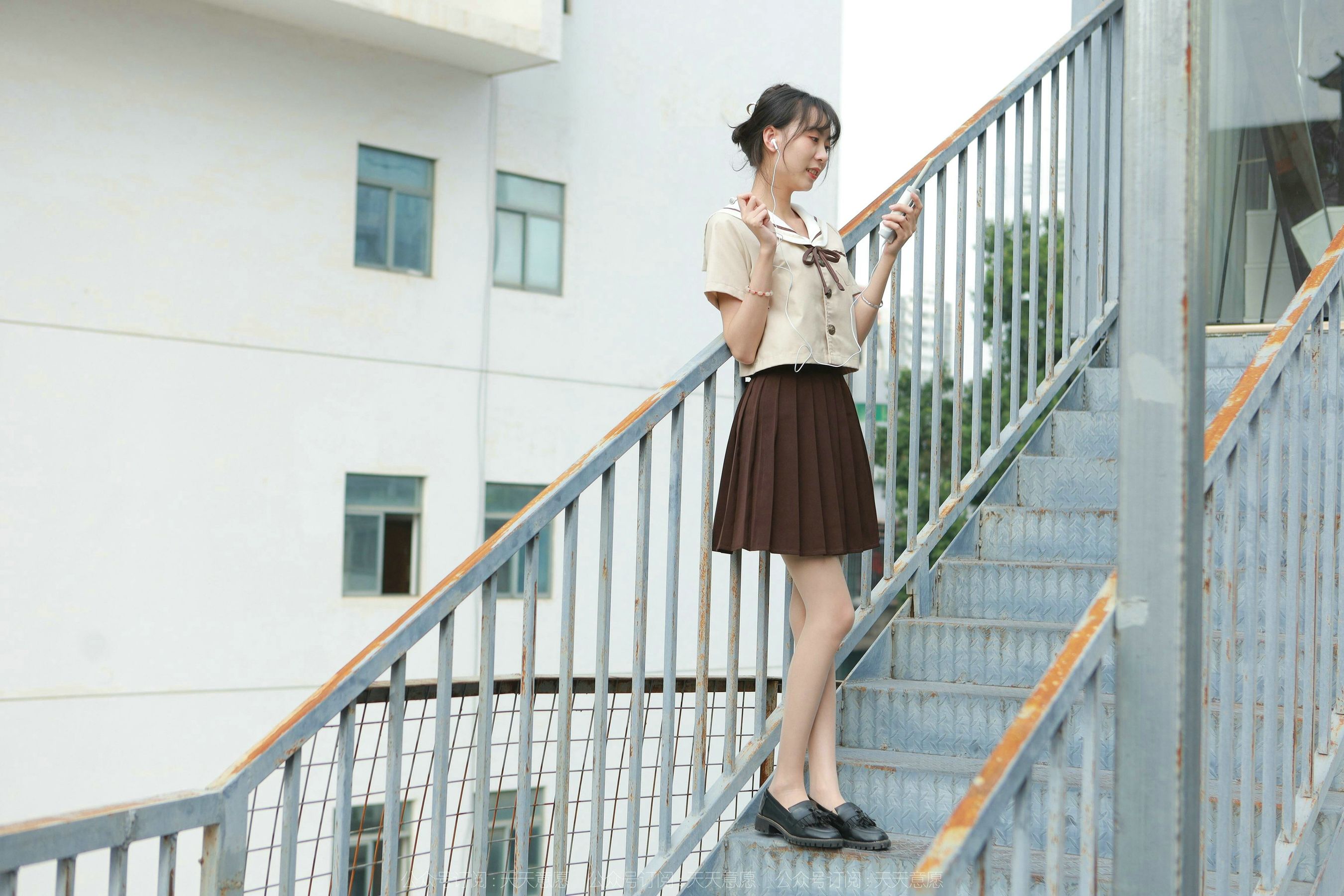 模特 团团 《网易云长腿少女》-图0