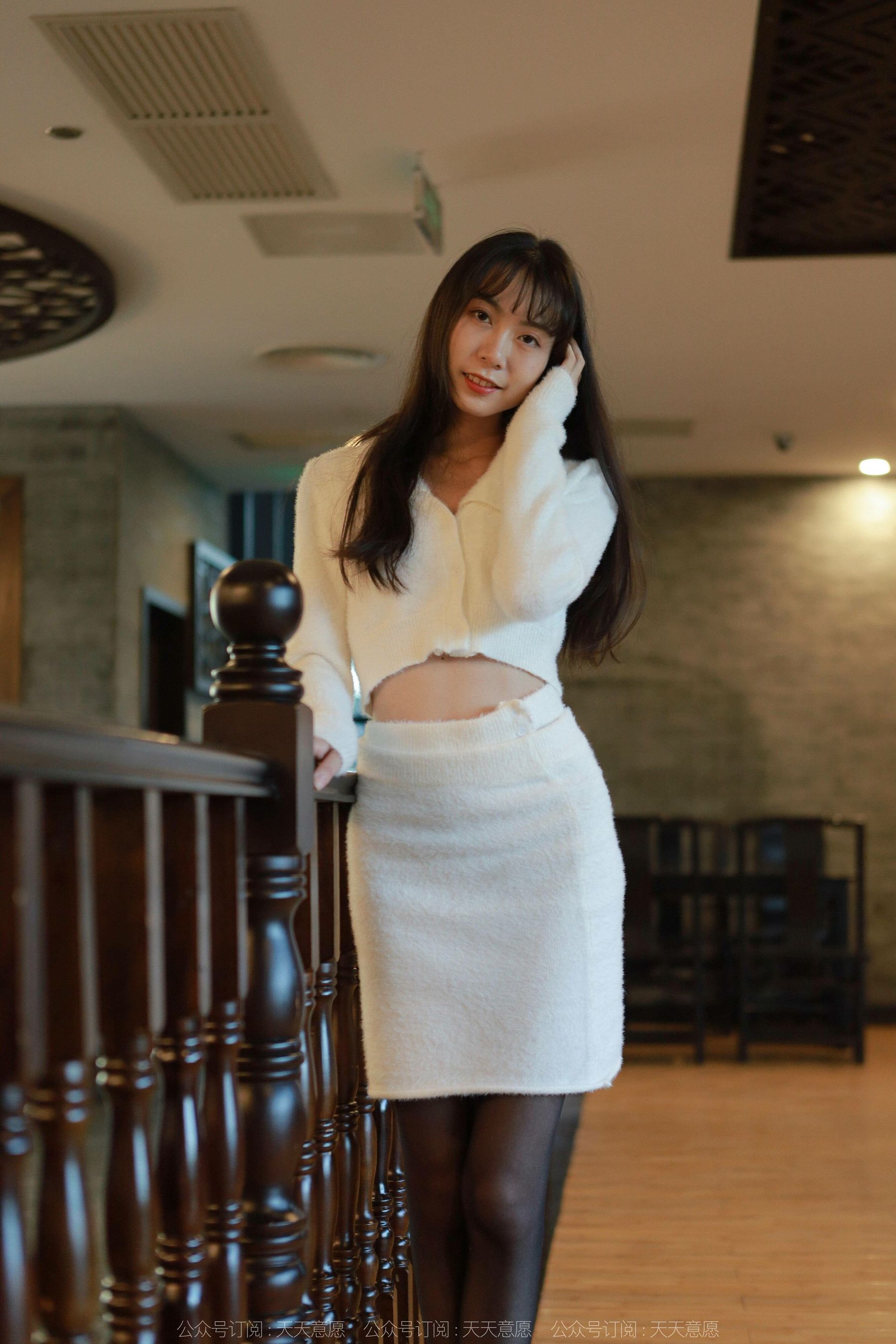 模特 团团 《阳光下的白裙长腿》-图72