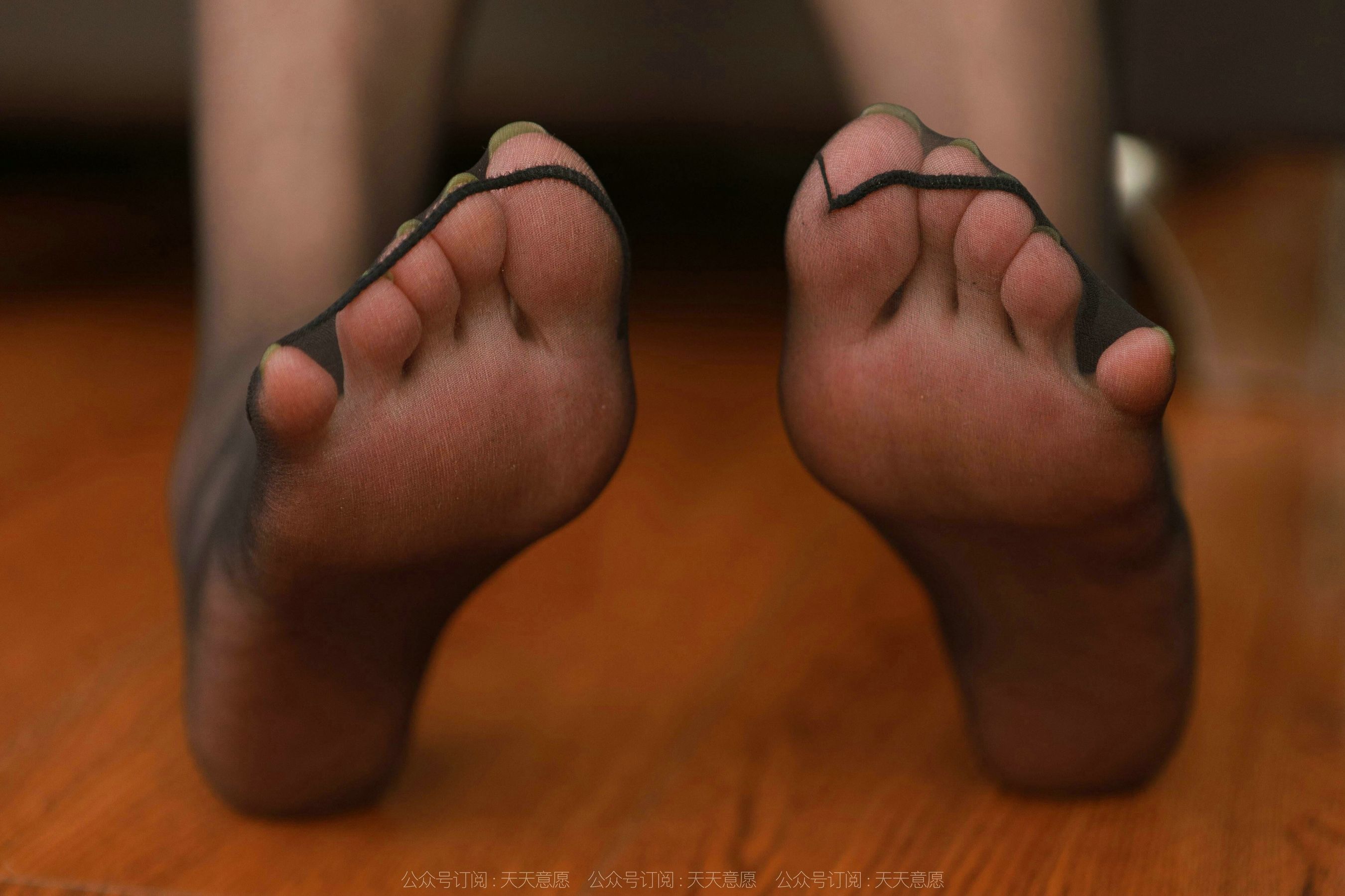 模特 姗姗 《美腿女同事》-图42